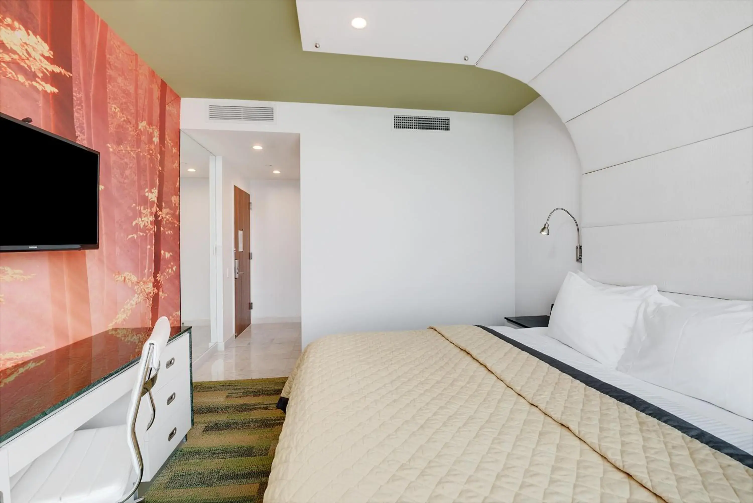 Photo of the whole room, Bed in Wyndham Garden Brooklyn Sunset Park Photo of the whole room, Bed in Wyndham Garden Brooklyn Sunset Park