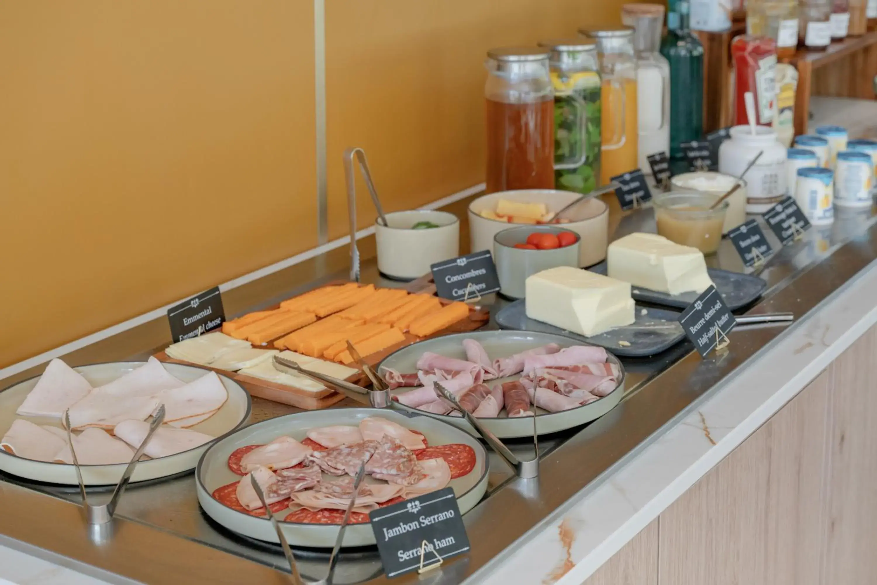 Breakfast in All Suites Hôtel - Paris Pleyel - L'Île Saint Denis Breakfast in All Suites Hôtel - Paris Pleyel - L'Île Saint Denis