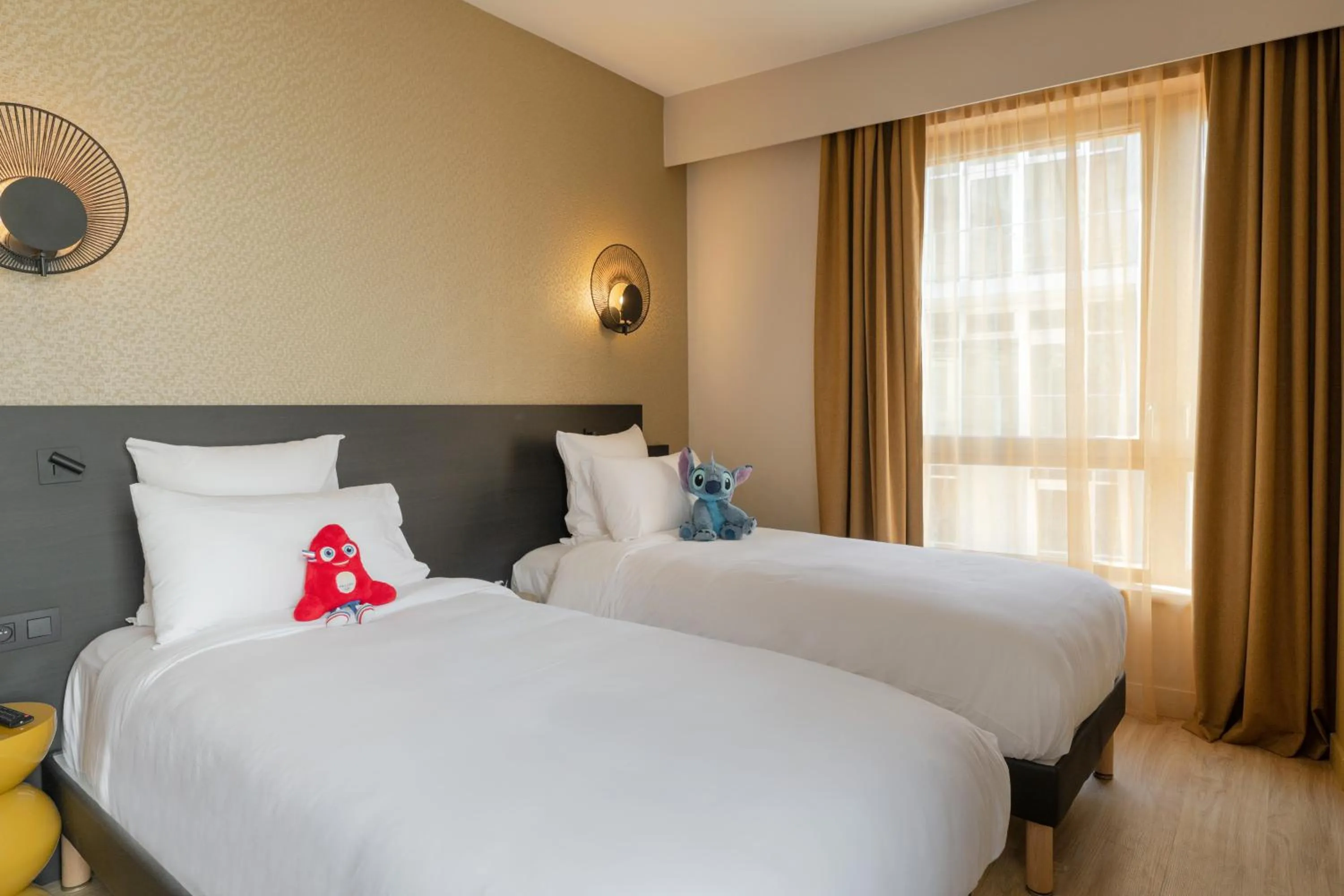 Bed in All Suites Hôtel - Paris Pleyel - L'Île Saint Denis