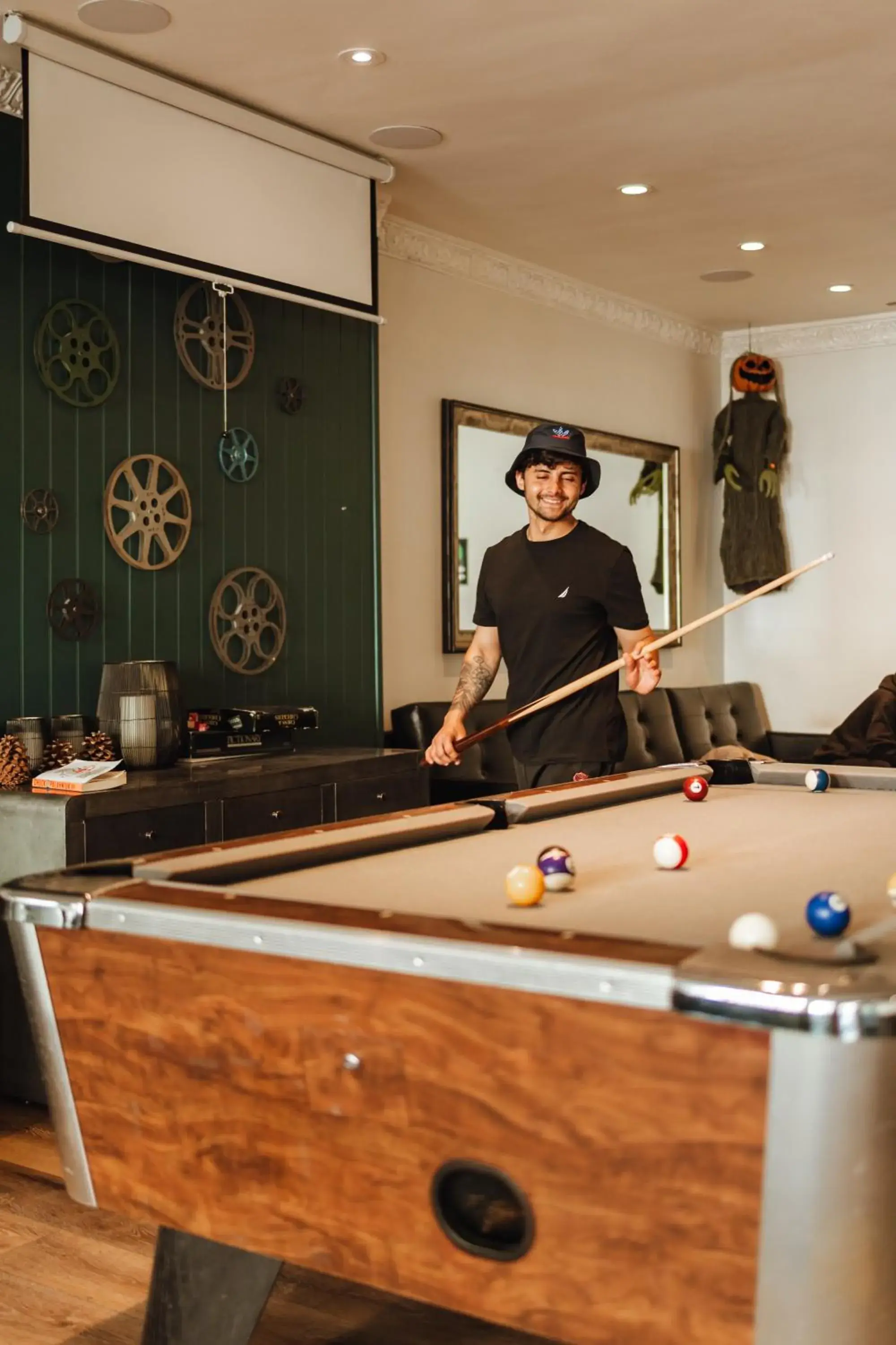 Billiard in Samesun Hollywood Hotel & Hostel Billiard in Samesun Hollywood Hotel & Hostel