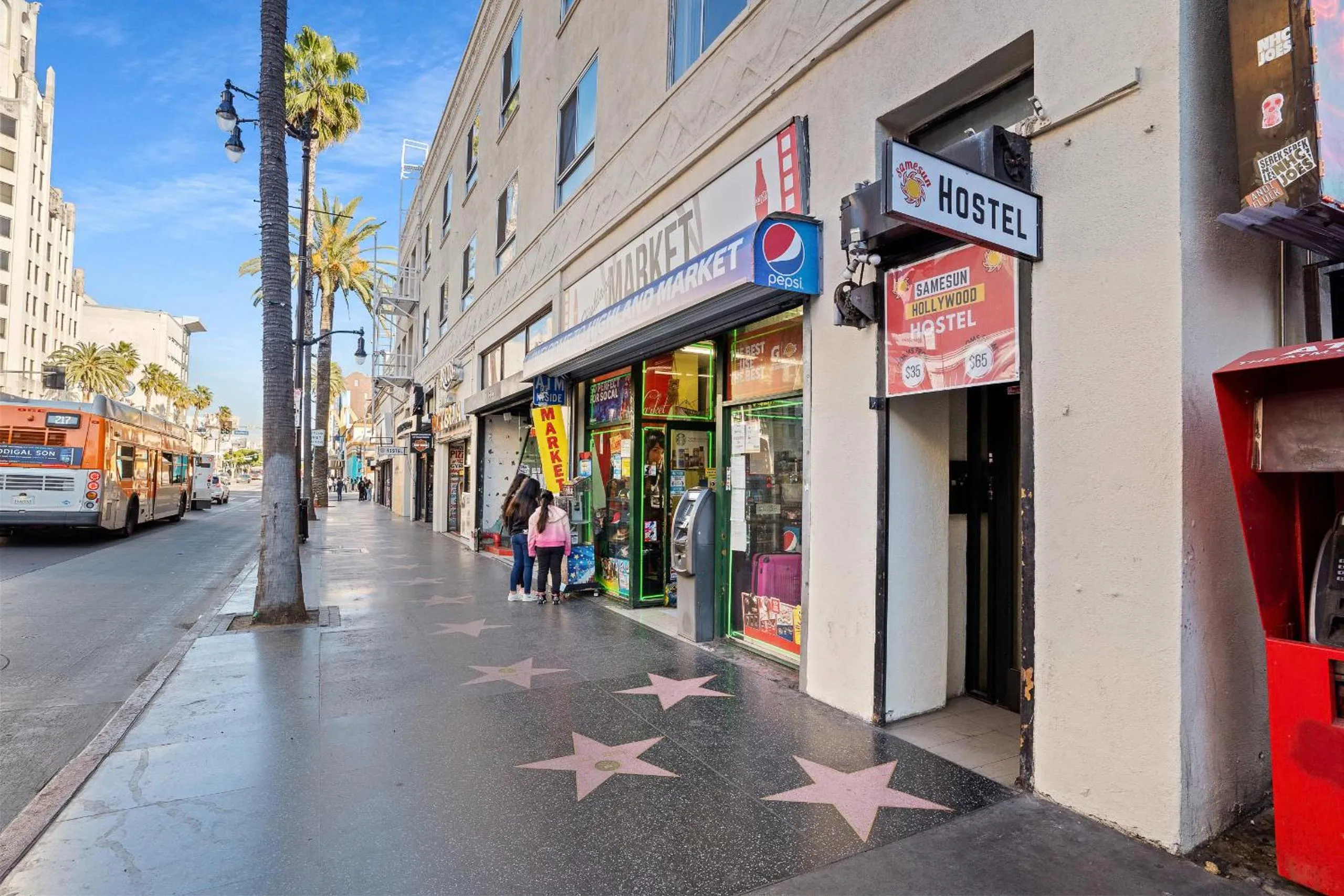 Property building in Samesun Hollywood Hotel & Hostel