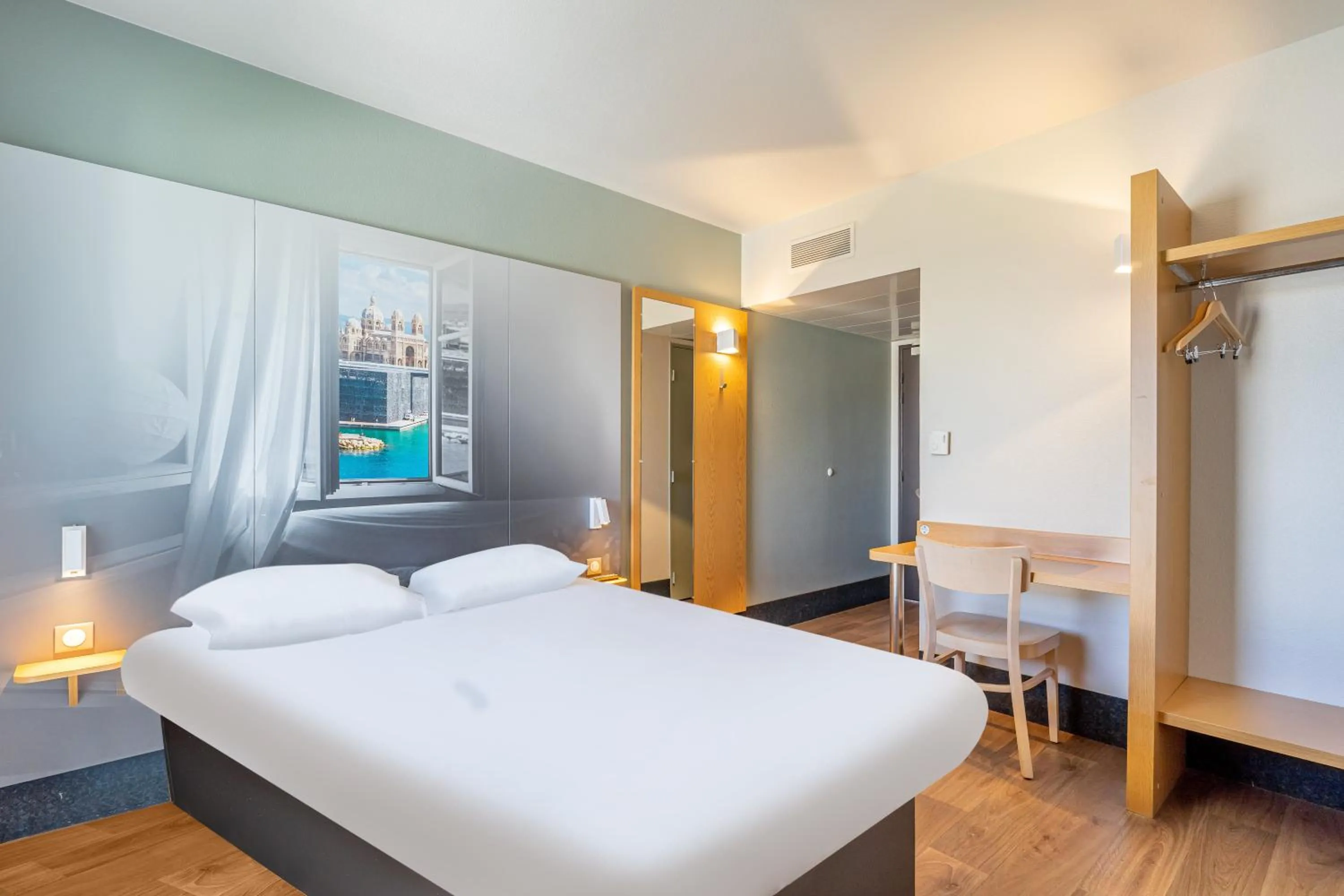 Bedroom, Bed in B&B HOTEL Marseille Euromed