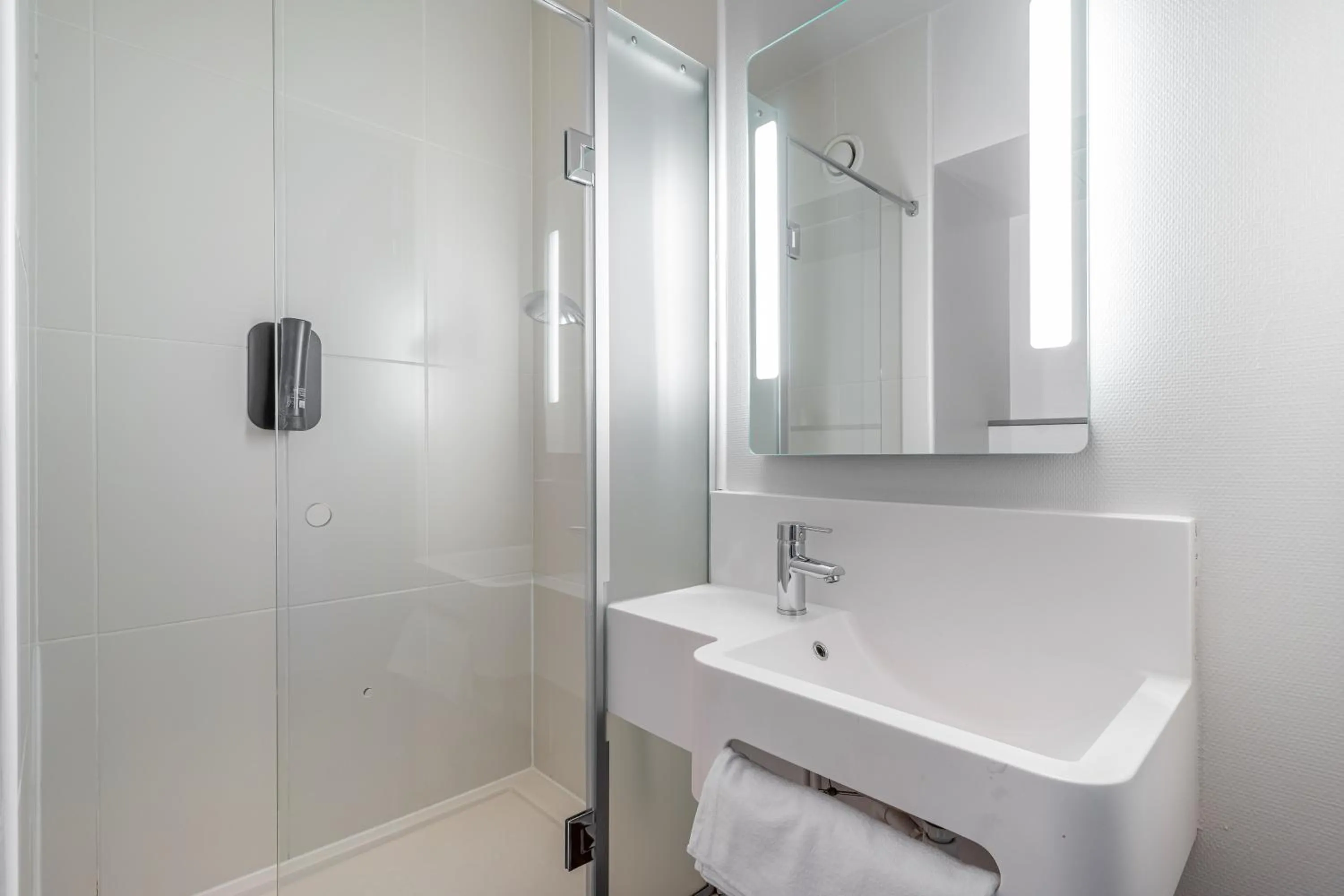 Bathroom in B&B HOTEL Marseille Euromed
