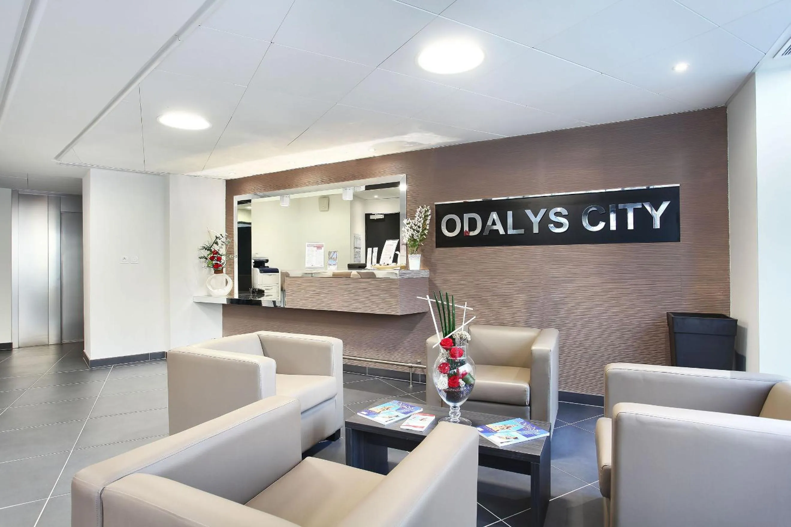Lobby or reception in Appart'hôtel Odalys City - Marseille Prado