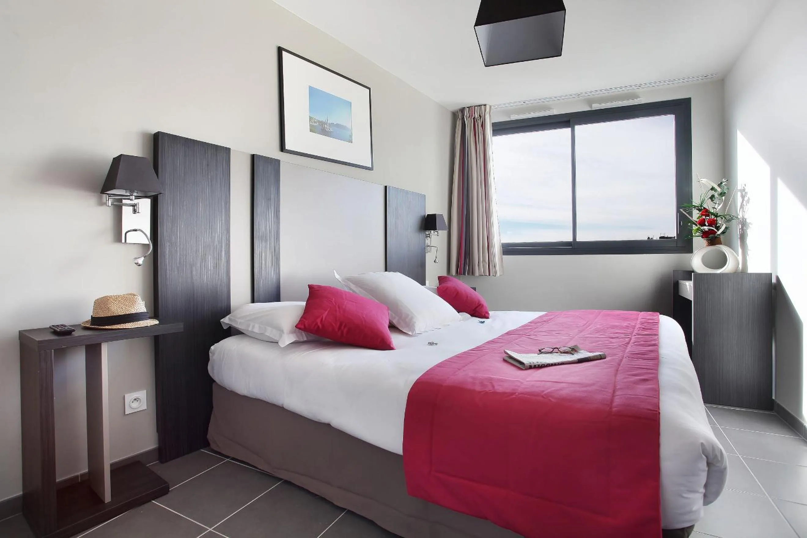 Bedroom, Bed in Appart'hôtel Odalys City - Marseille Prado
