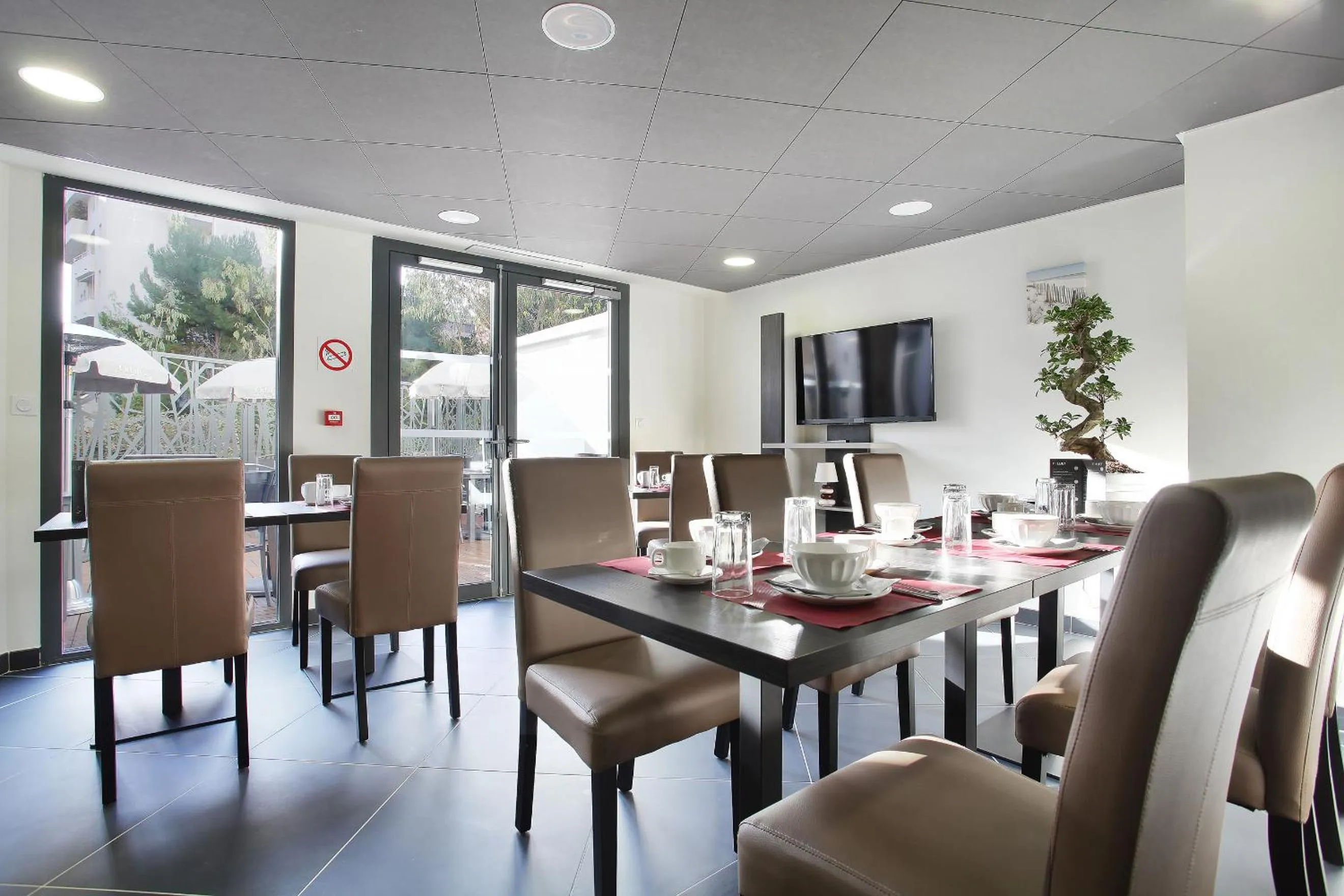Buffet breakfast in Appart'hôtel Odalys City - Marseille Prado