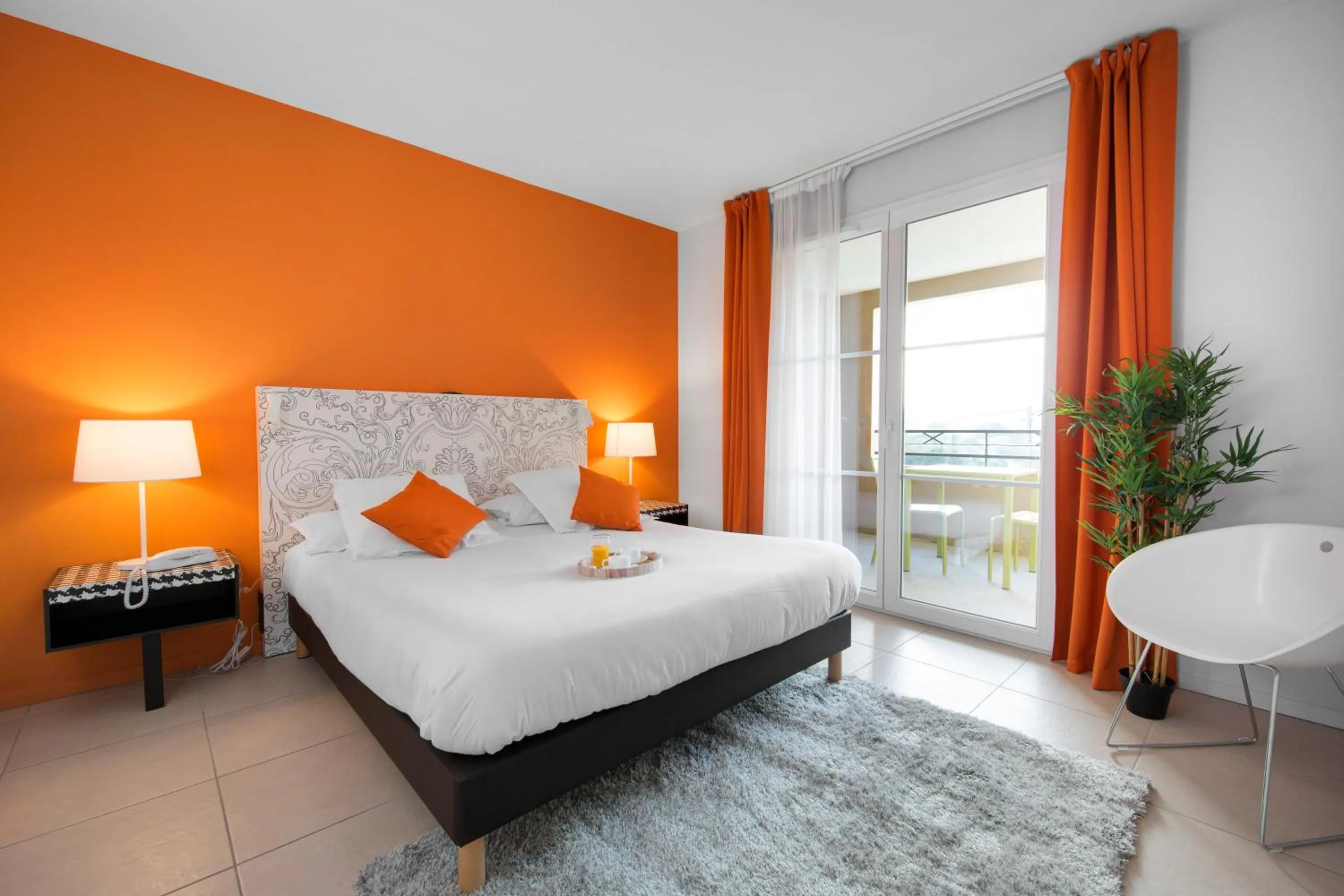 Photo of the whole room, Bed in Adonis Mougins