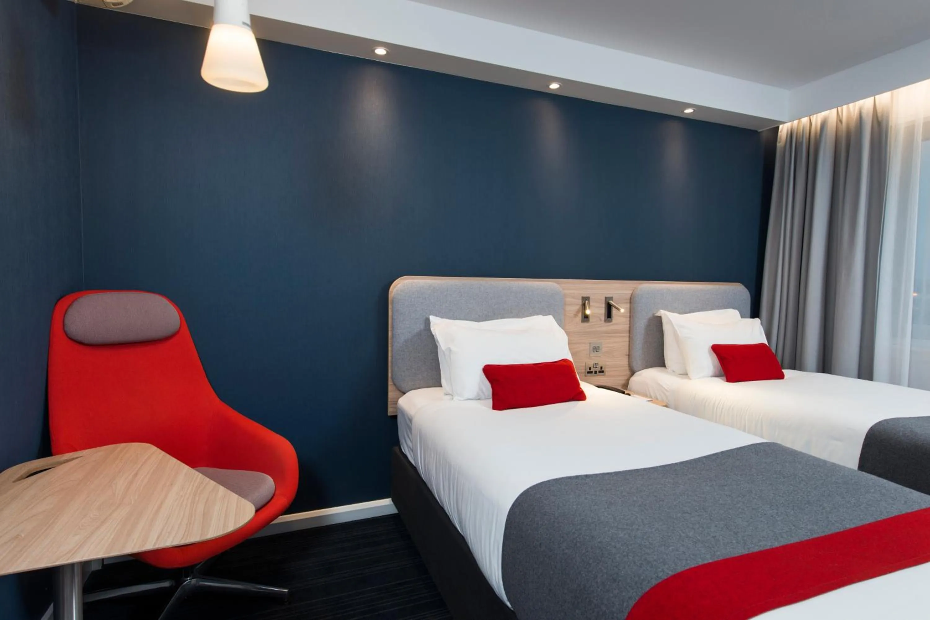 Photo of the whole room, Bed in Holiday Inn Express London-Hammersmith by IHG