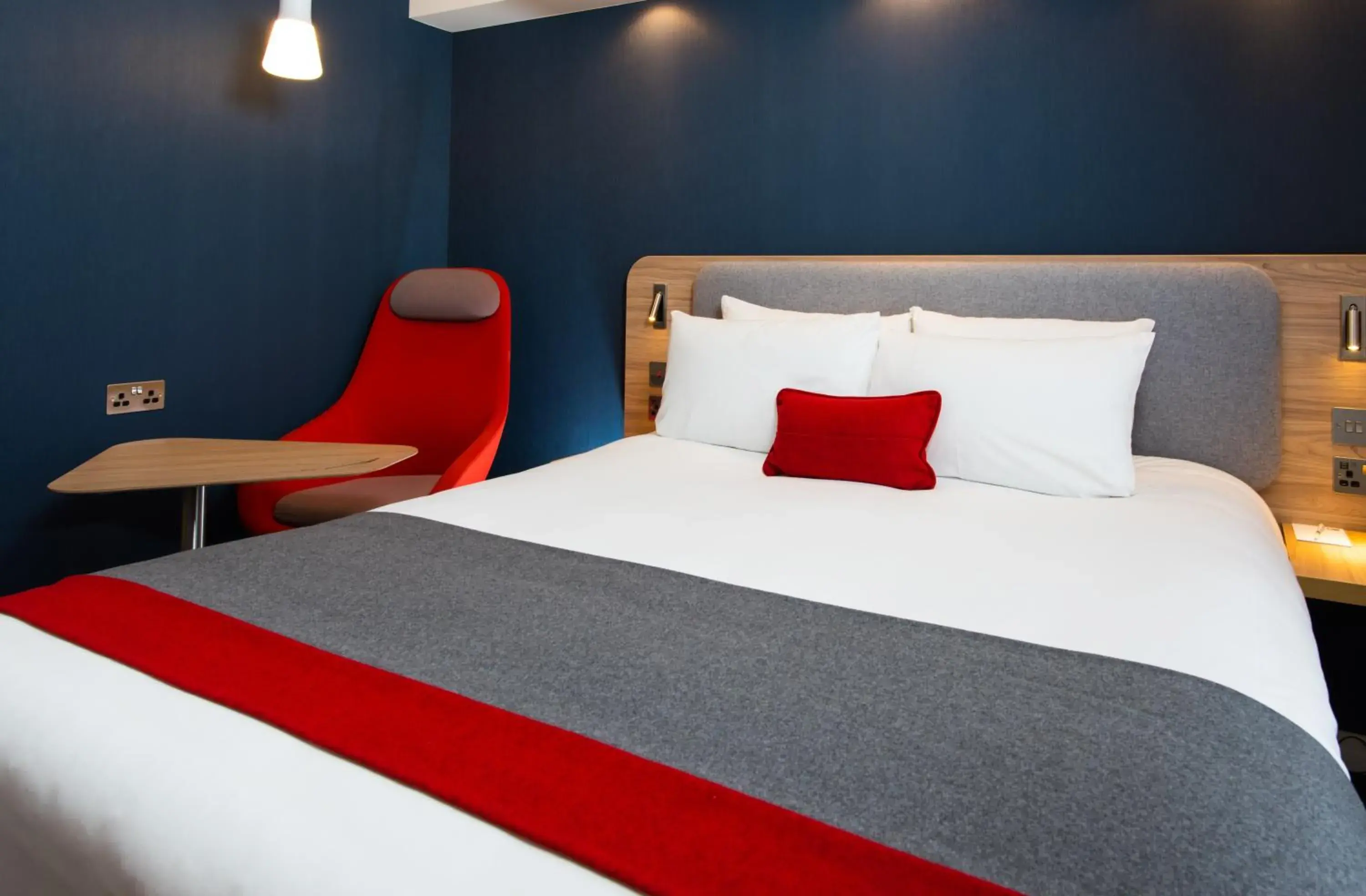 Bedroom, Bed in Holiday Inn Express London-Hammersmith by IHG Bedroom, Bed in Holiday Inn Express London-Hammersmith by IHG