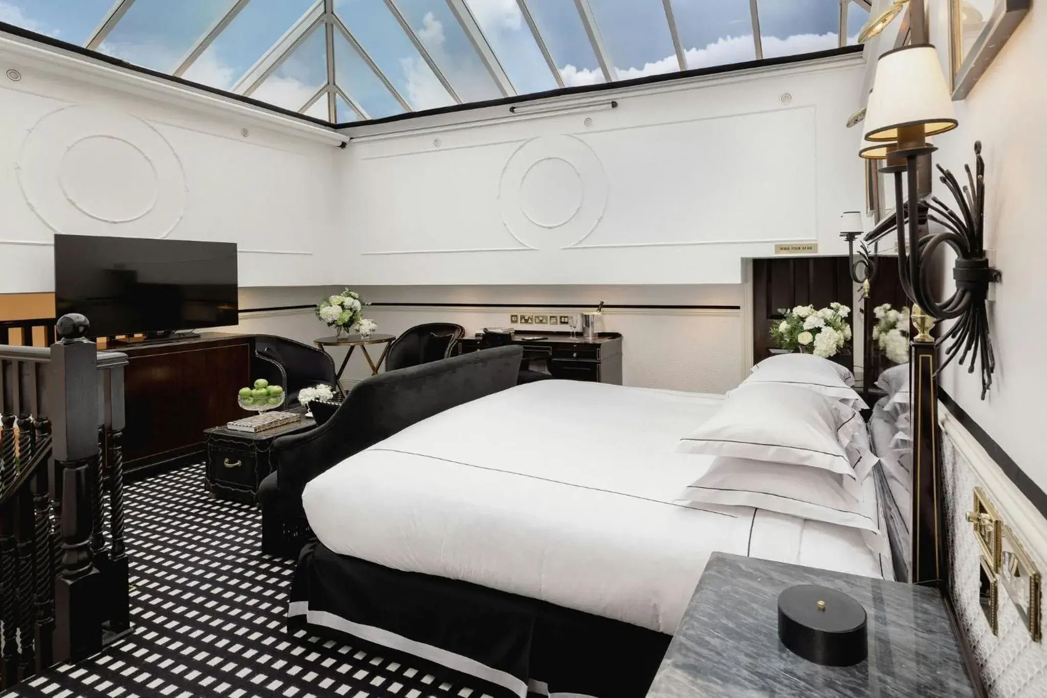Photo of the whole room, Bed in 41 Photo of the whole room, Bed in 41