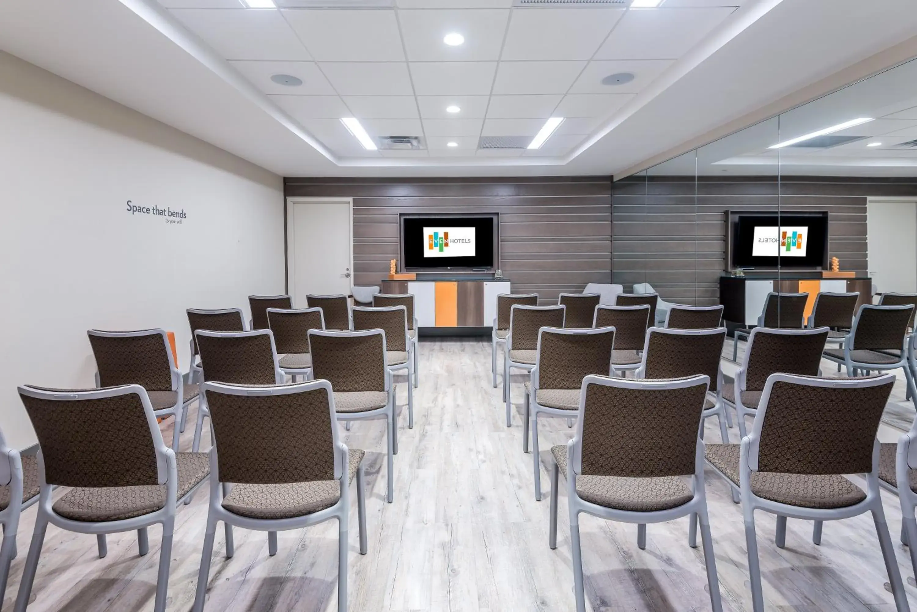 Meeting/conference room in EVEN Hotel Brooklyn by IHG Meeting/conference room in EVEN Hotel Brooklyn by IHG