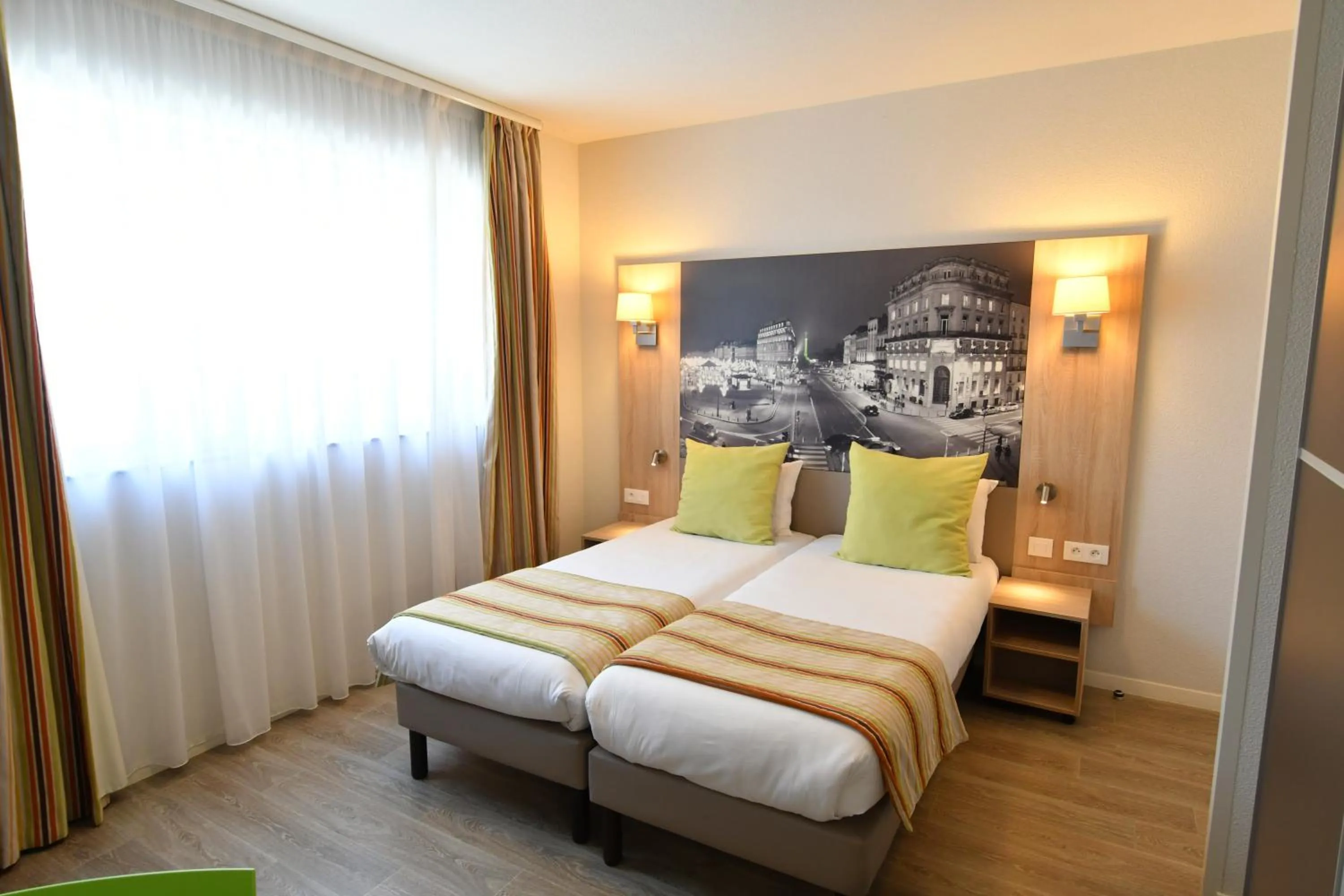 Bed in Appart-Hôtel Mer & Golf City Bordeaux Bassins à flot