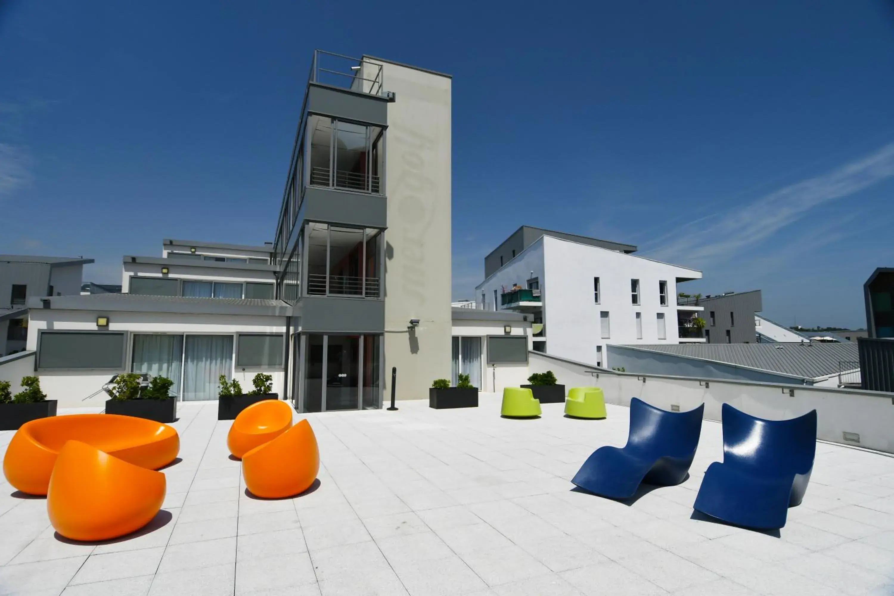 Patio in Appart-Hôtel Mer & Golf City Bordeaux Bassins à flot Patio in Appart-Hôtel Mer & Golf City Bordeaux Bassins à flot