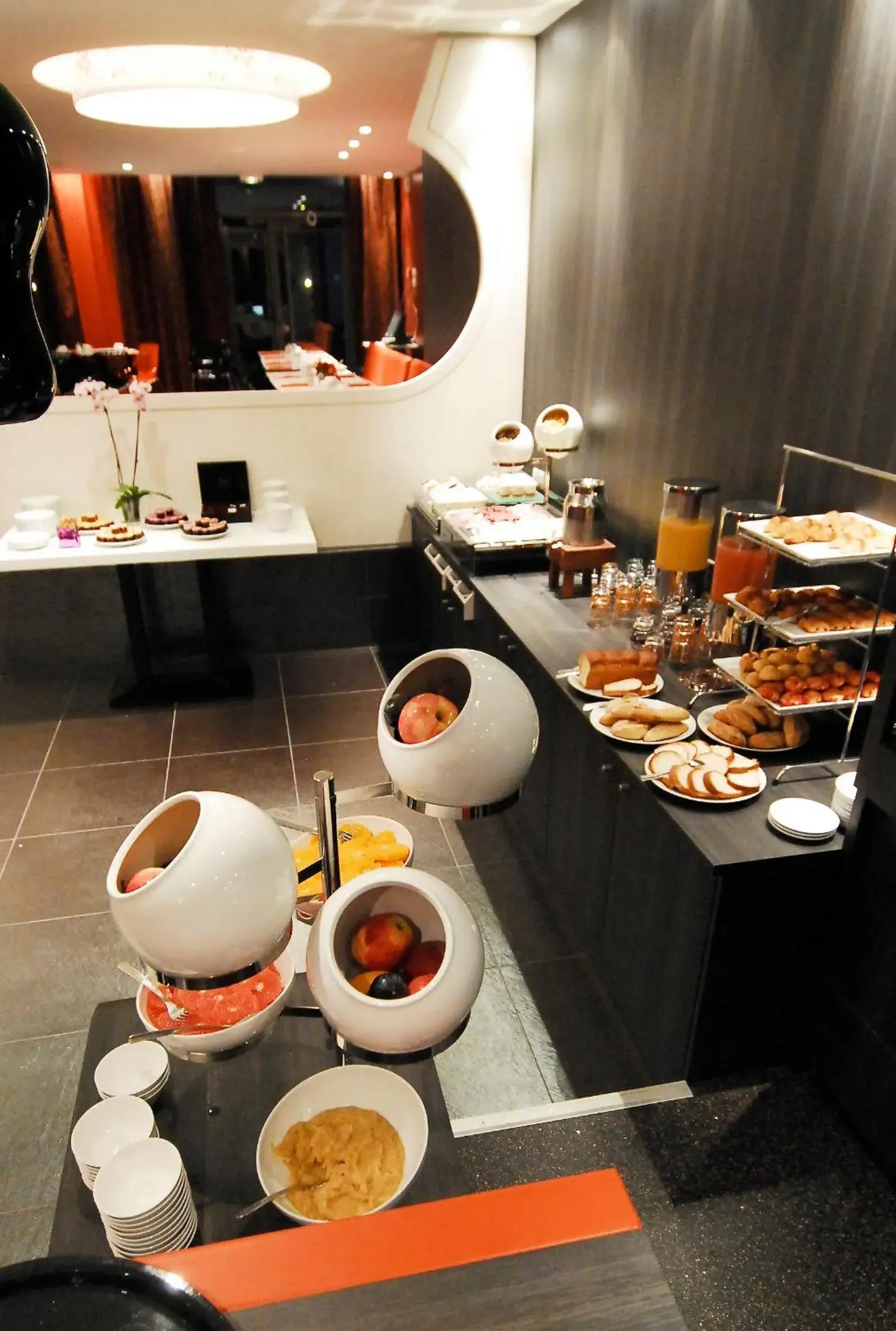 Buffet breakfast in B&B HOME Lyon Centre Berthelot Buffet breakfast in B&B HOME Lyon Centre Berthelot