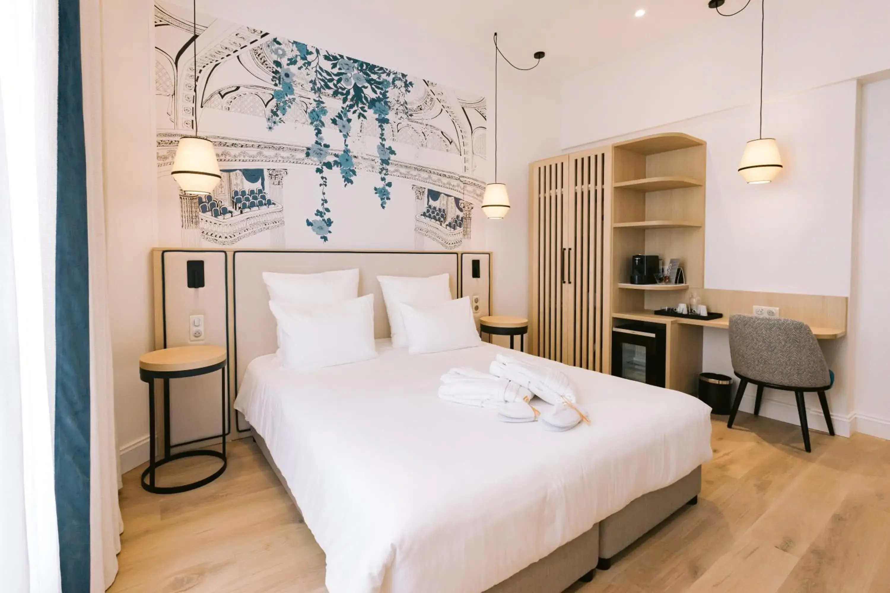 Photo of the whole room, Bed in Hôtel Majestic Photo of the whole room, Bed in Hôtel Majestic