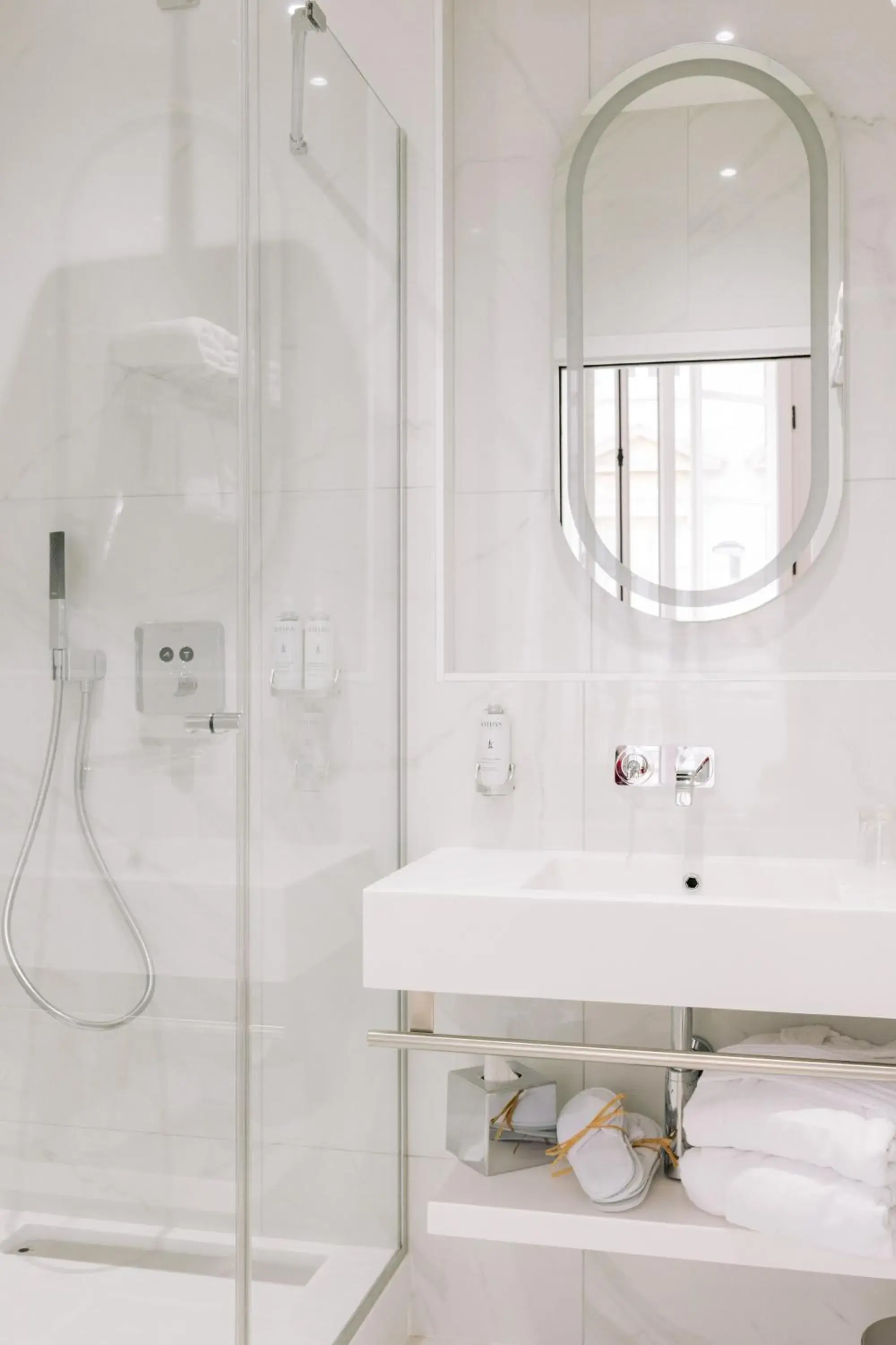 Shower in Hôtel Majestic Shower in Hôtel Majestic
