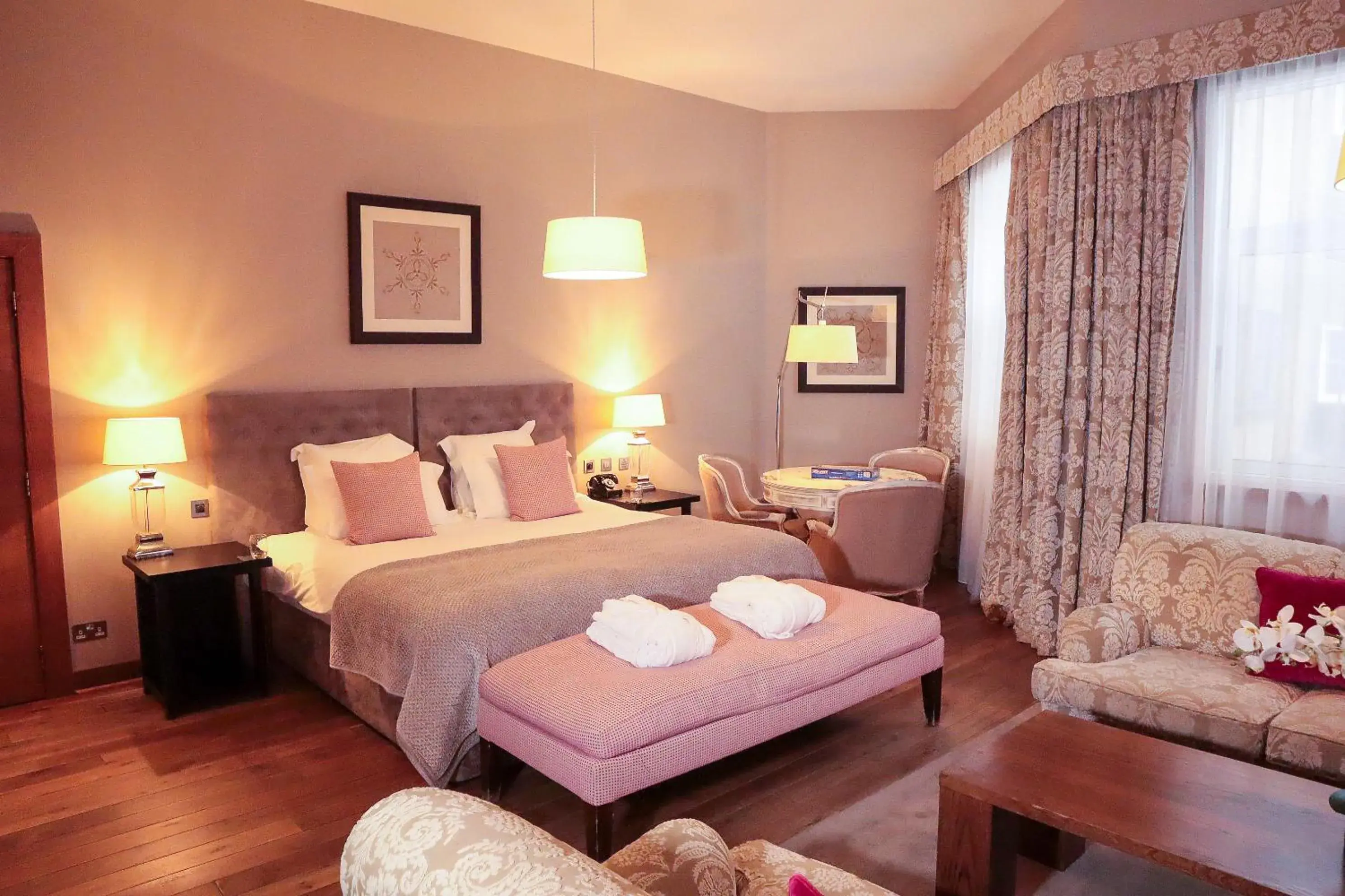Photo of the whole room, Bed in Tigerlily Photo of the whole room, Bed in Tigerlily