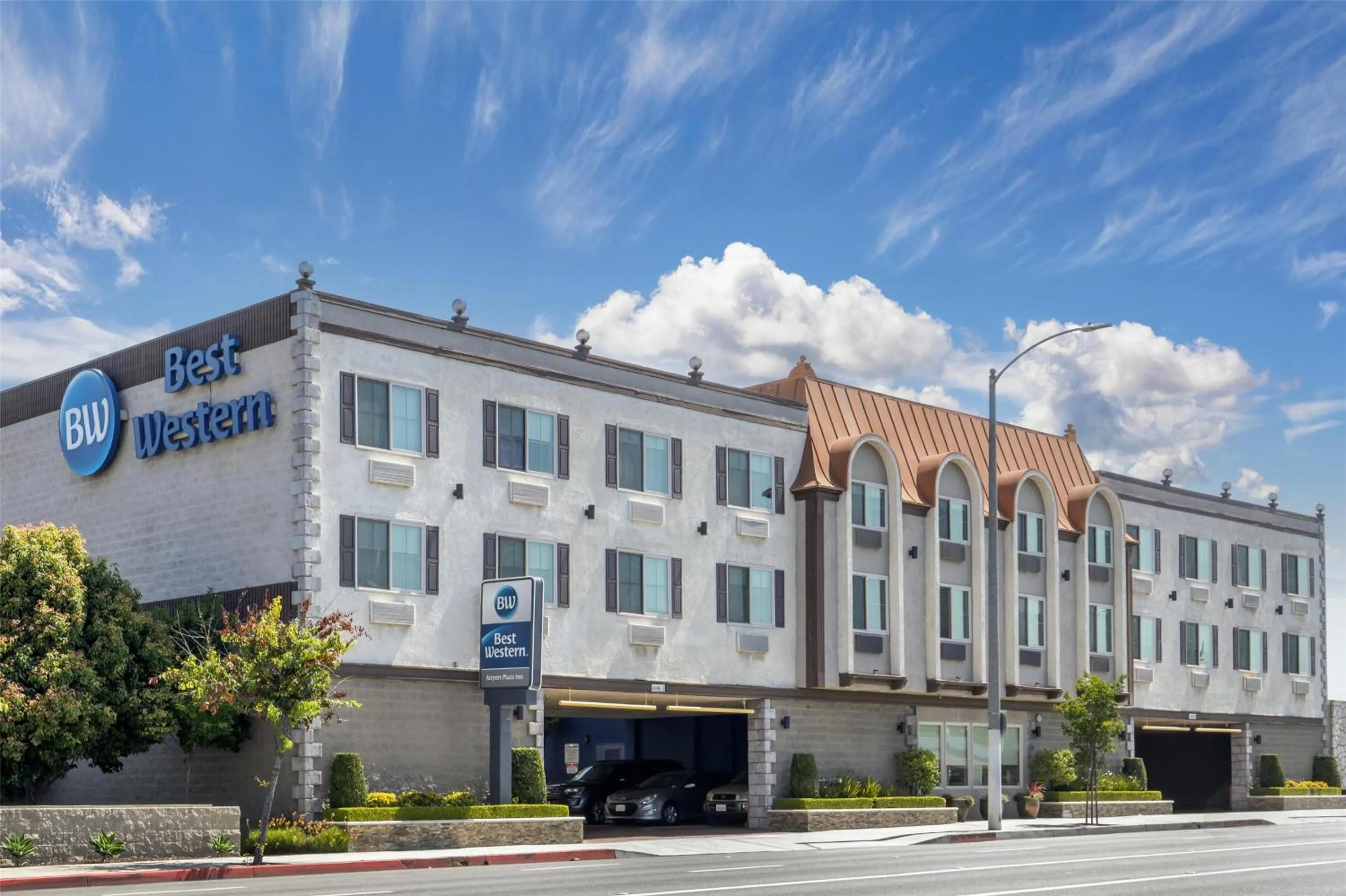 Property building in Best Western Airport Plaza Hotel – LAX Airport LA Stadium
