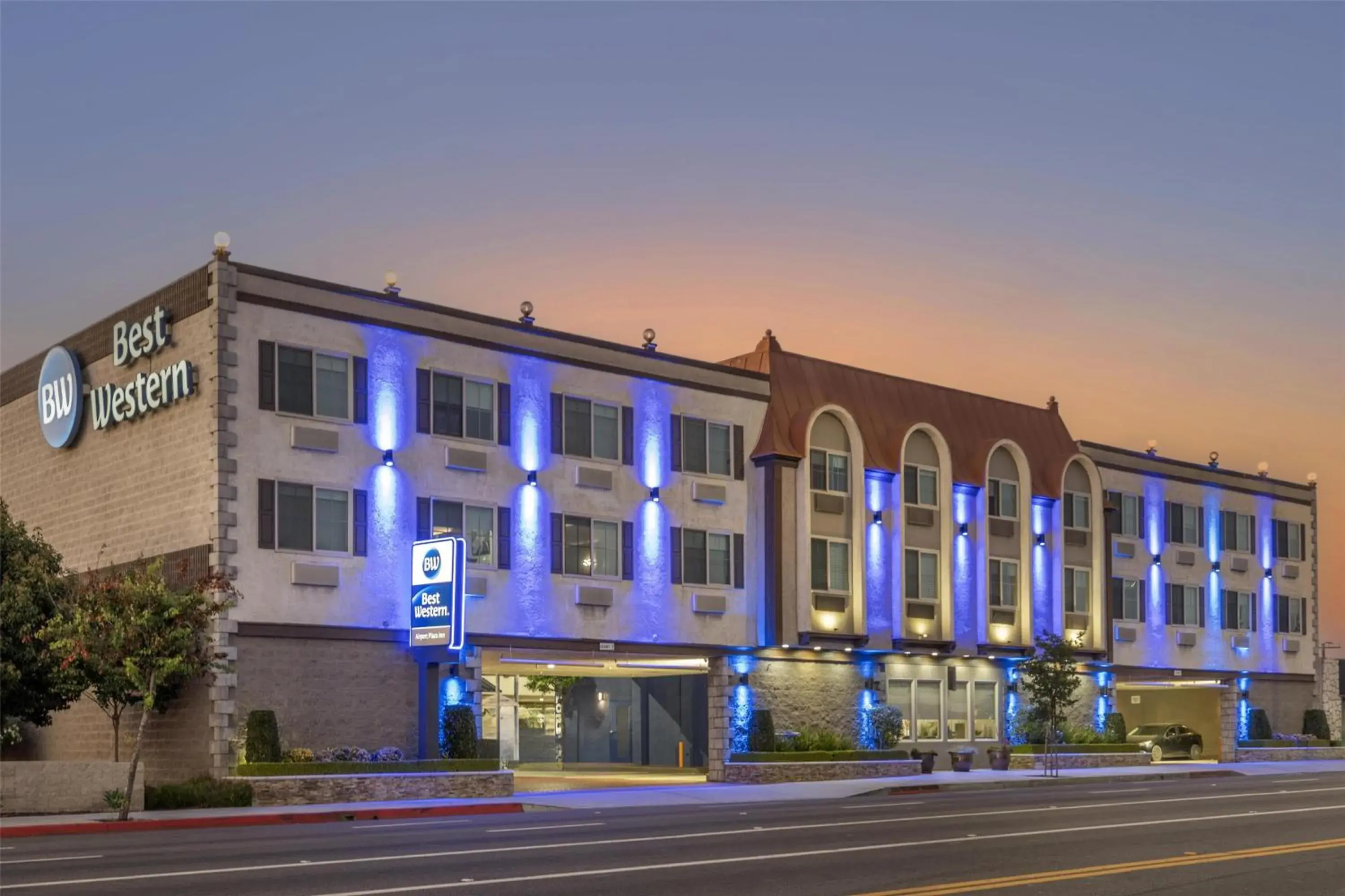 Property building in Best Western Airport Plaza Hotel – LAX Airport LA Stadium Property building in Best Western Airport Plaza Hotel – LAX Airport LA Stadium
