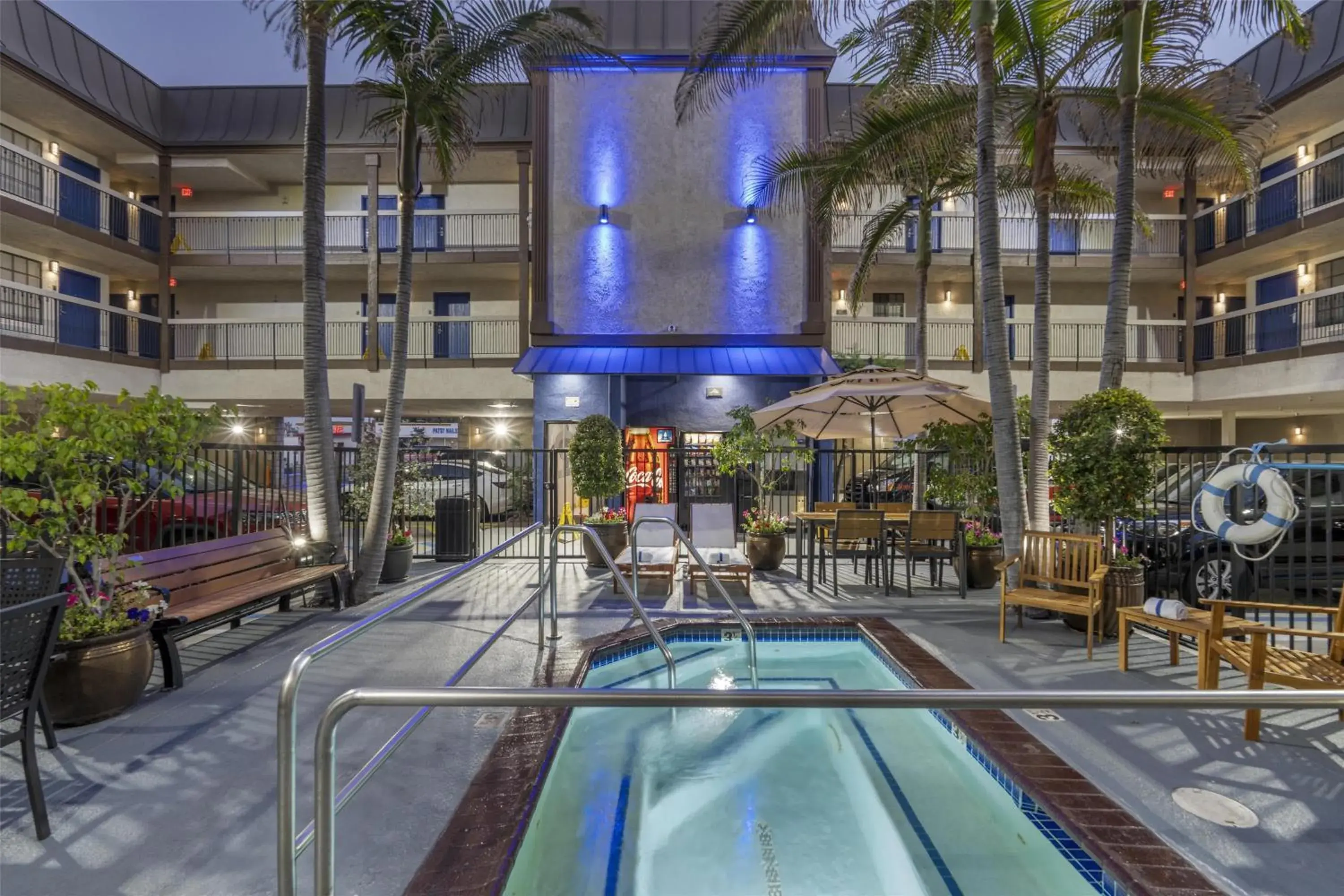 Pool view in Best Western Airport Plaza Hotel – LAX Airport LA Stadium Pool view in Best Western Airport Plaza Hotel – LAX Airport LA Stadium