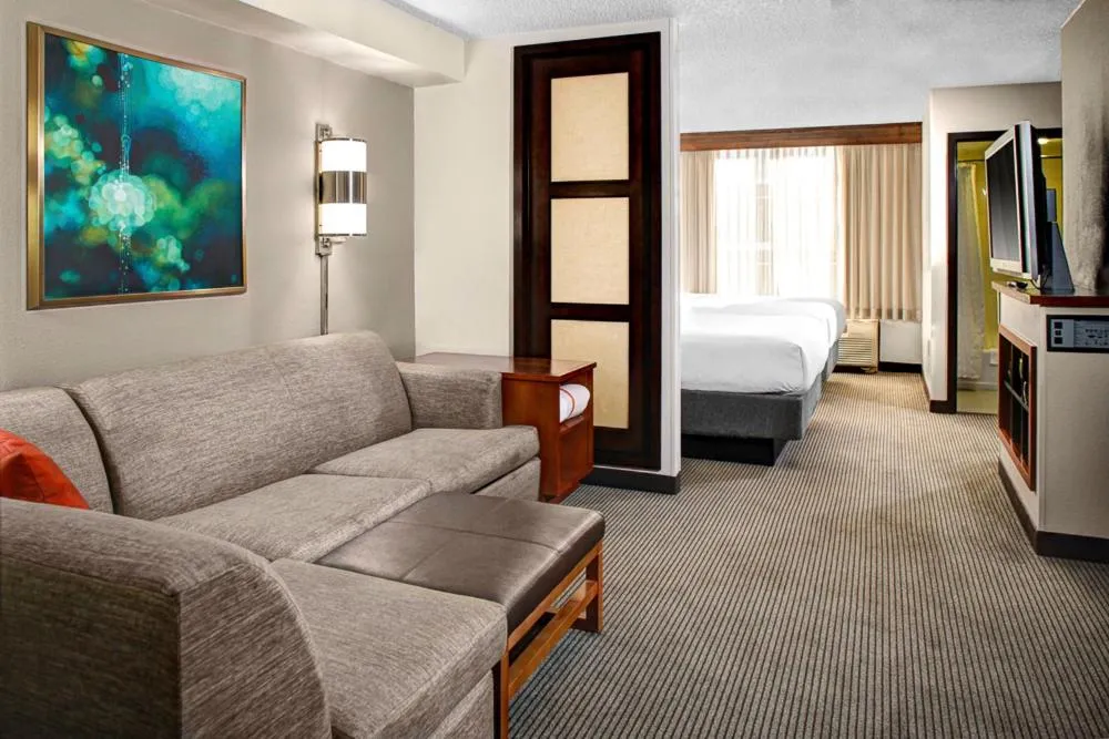Seating area, Bed in Hyatt Place Atlanta Buckhead