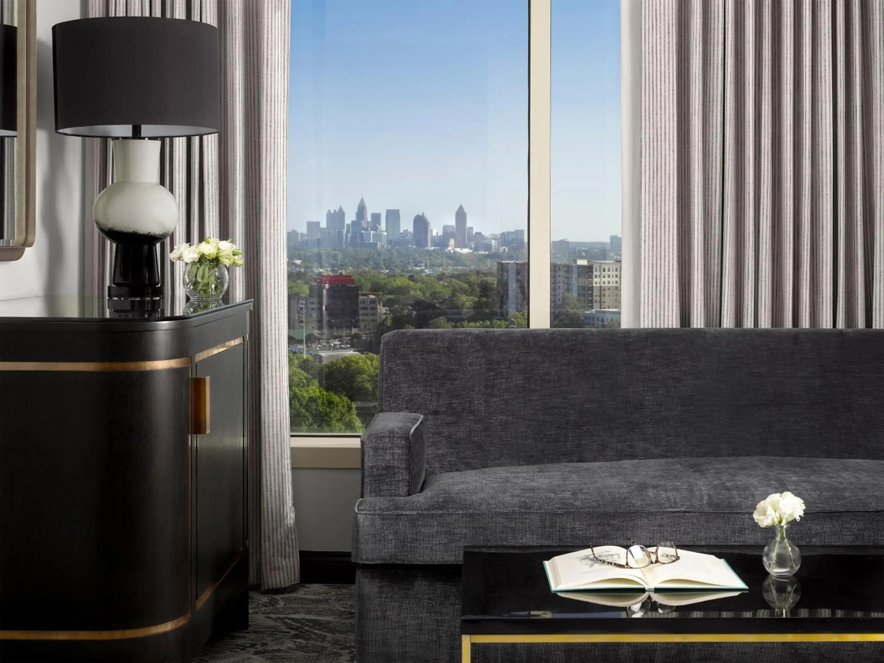 Seating area in InterContinental Buckhead Atlanta by IHG Seating area in InterContinental Buckhead Atlanta by IHG