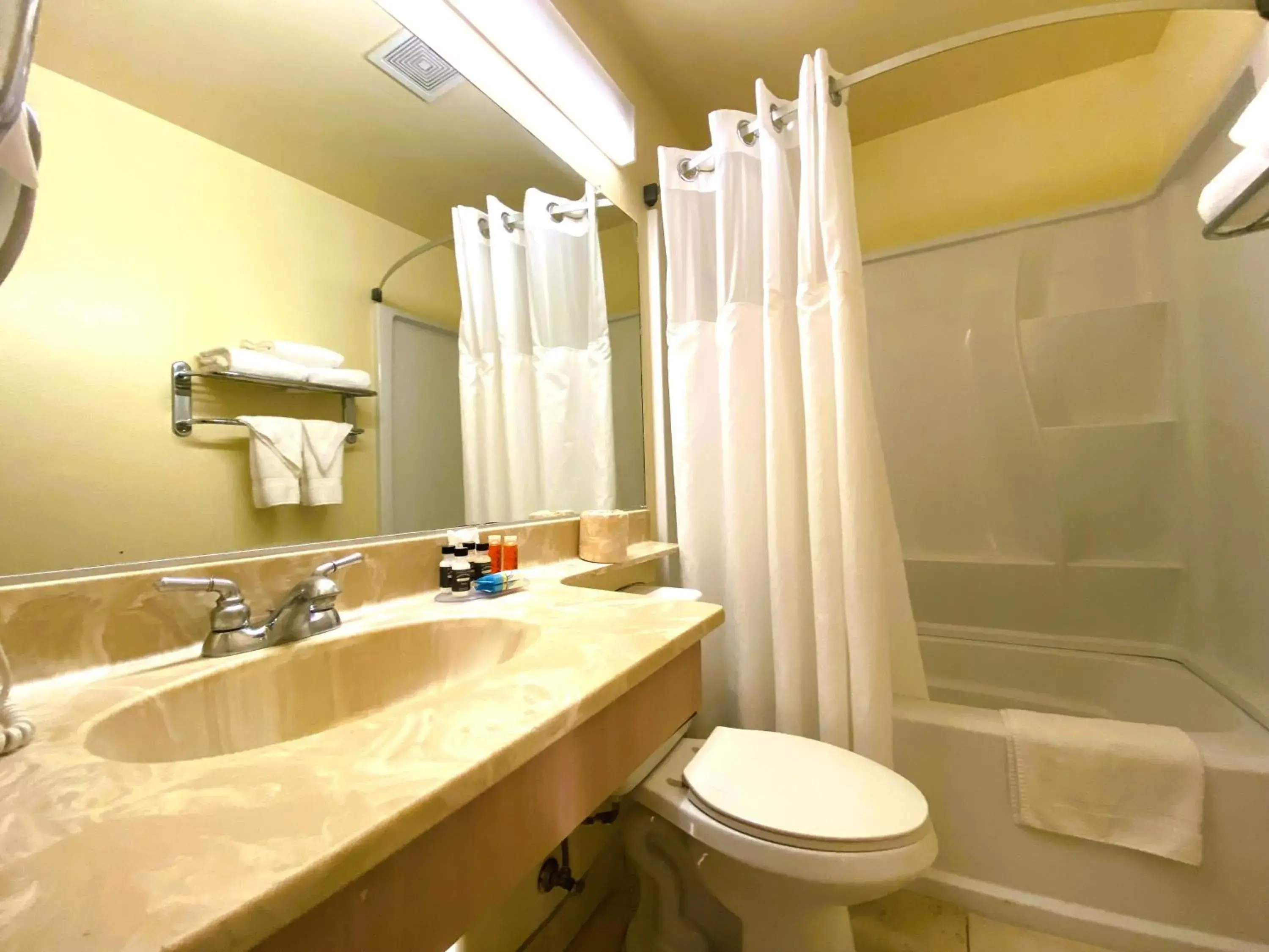 Bathroom in Ramada by Wyndham Los Angeles/Wilshire Center Bathroom in Ramada by Wyndham Los Angeles/Wilshire Center