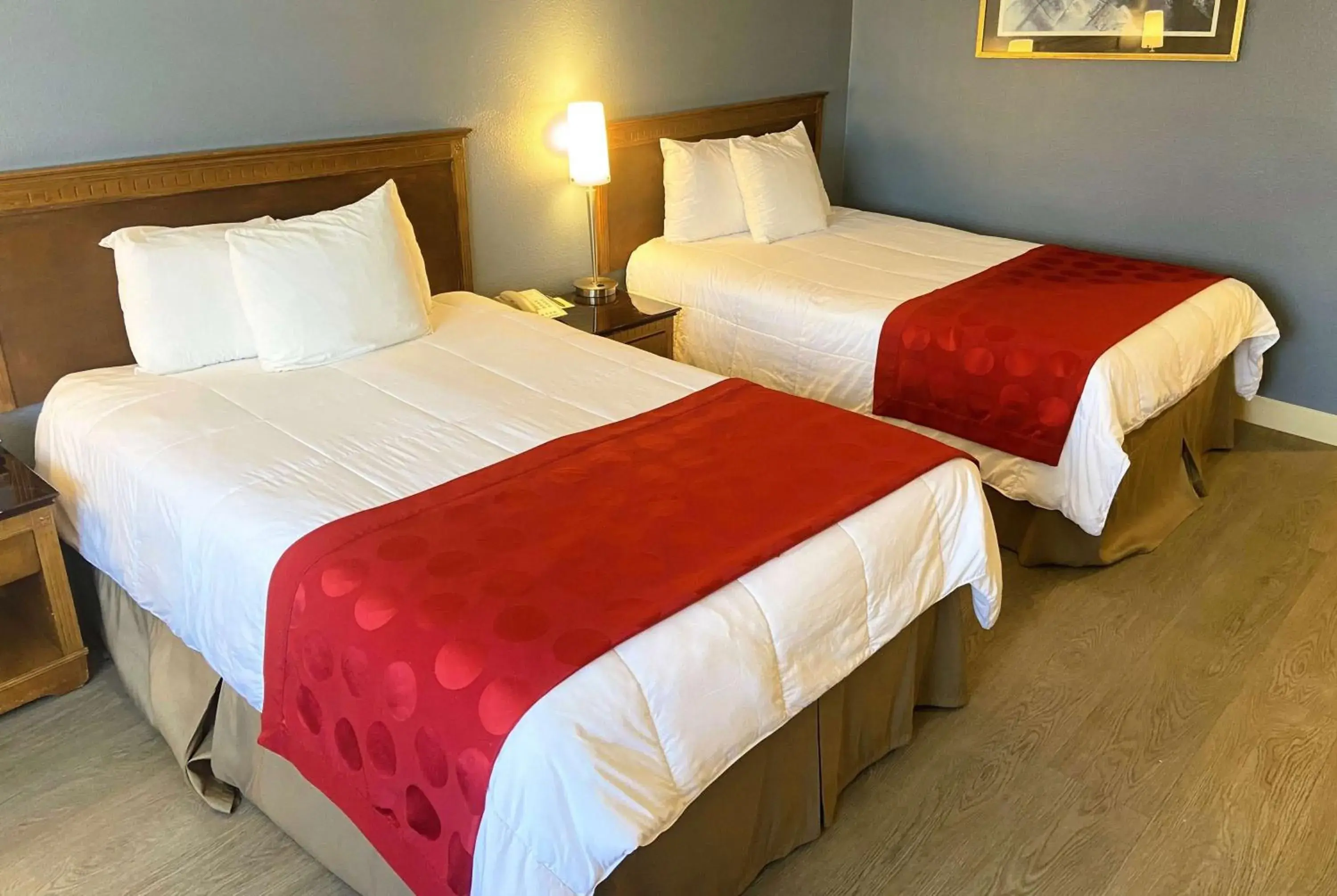 Photo of the whole room, Bed in Ramada by Wyndham Los Angeles/Wilshire Center Photo of the whole room, Bed in Ramada by Wyndham Los Angeles/Wilshire Center