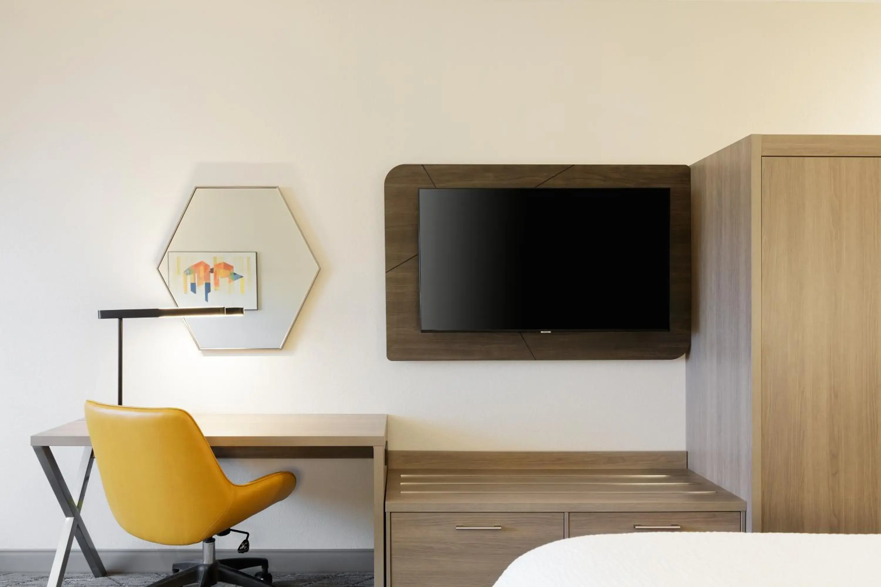 Bed in Holiday Inn Express Hotel & Suites Los Angeles Airport Hawthorne by IHG Bed in Holiday Inn Express Hotel & Suites Los Angeles Airport Hawthorne by IHG