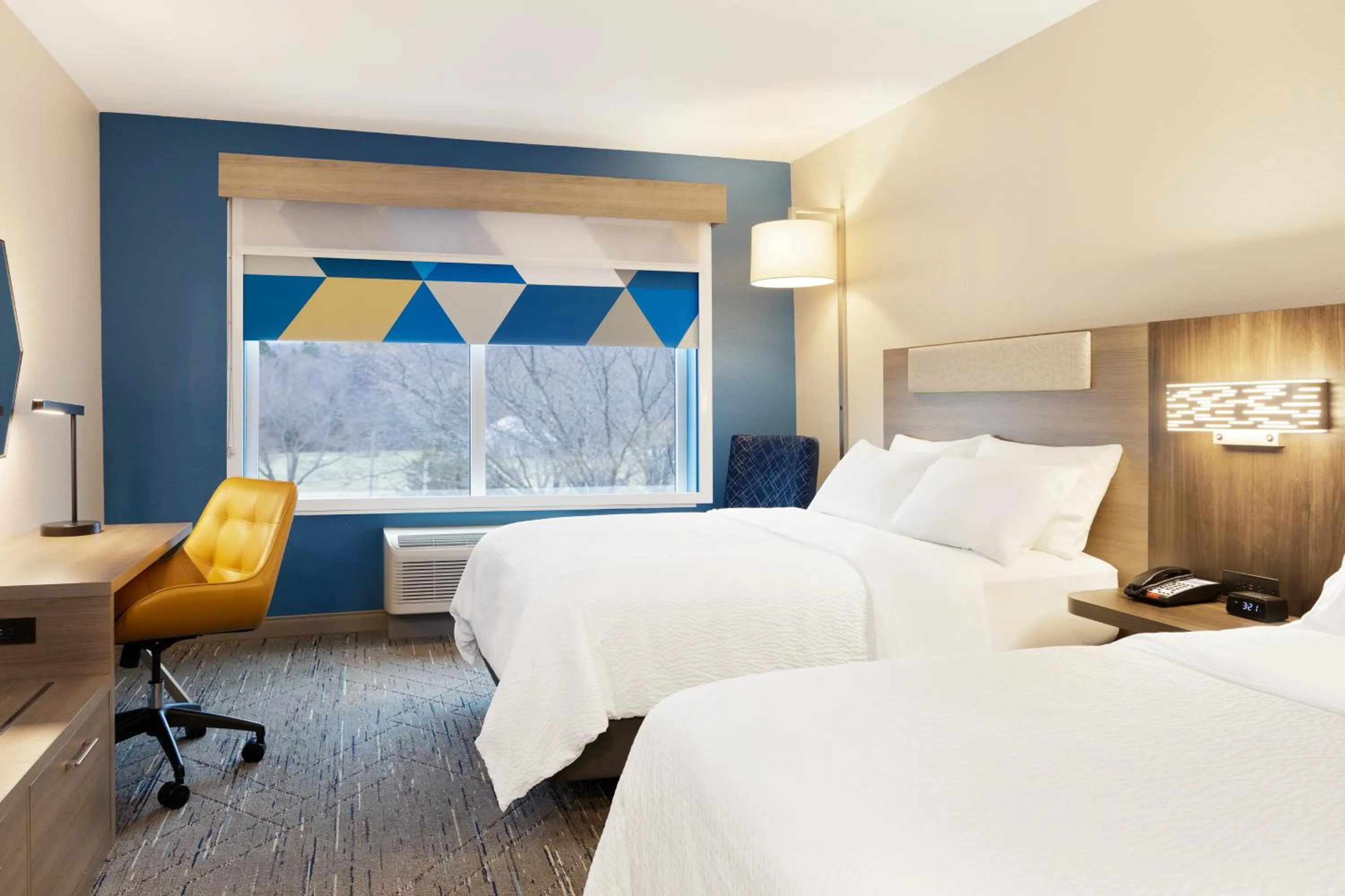 Bed in Holiday Inn Express Hotel & Suites Los Angeles Airport Hawthorne by IHG