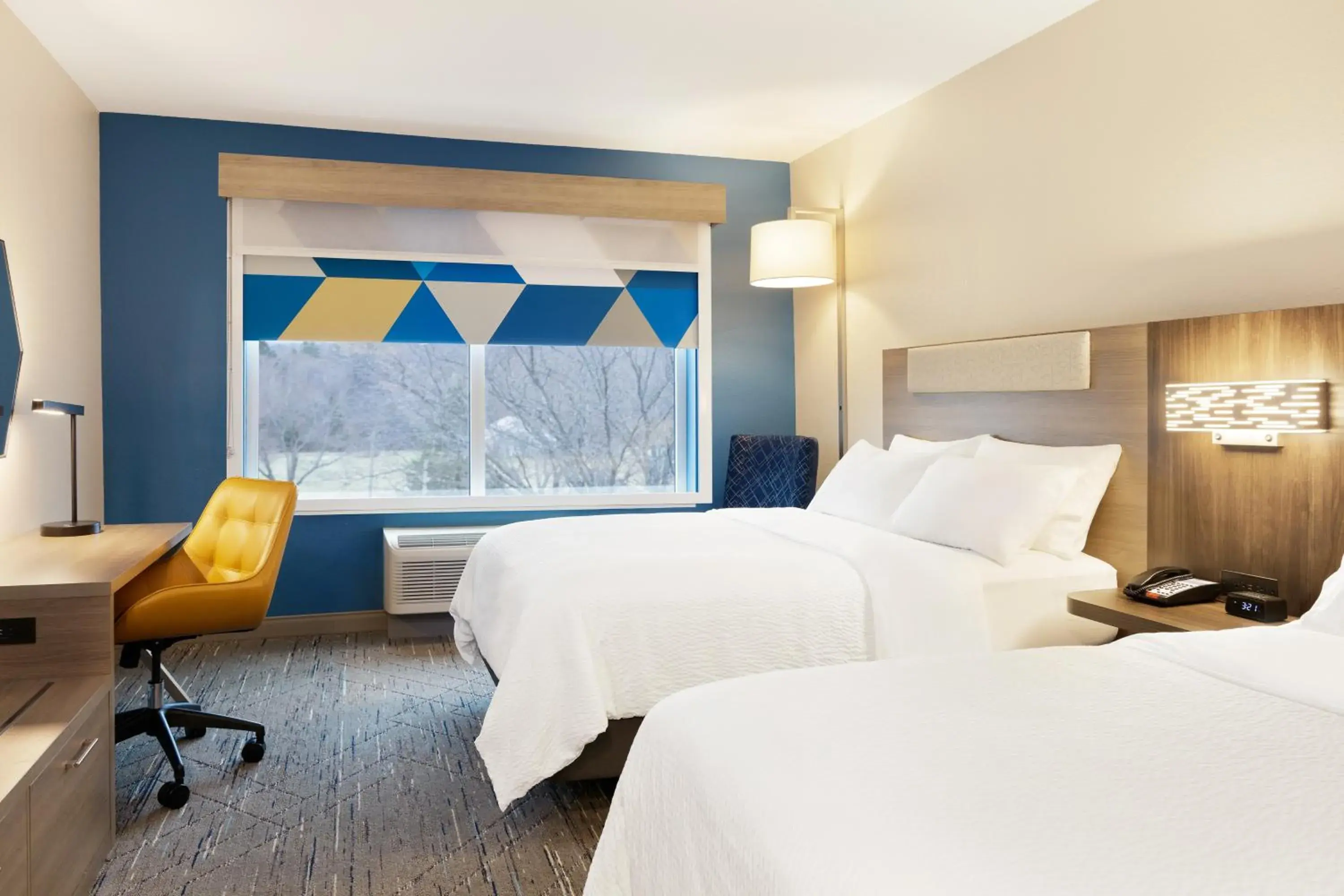 Bed in Holiday Inn Express Hotel & Suites Los Angeles Airport Hawthorne by IHG Bed in Holiday Inn Express Hotel & Suites Los Angeles Airport Hawthorne by IHG
