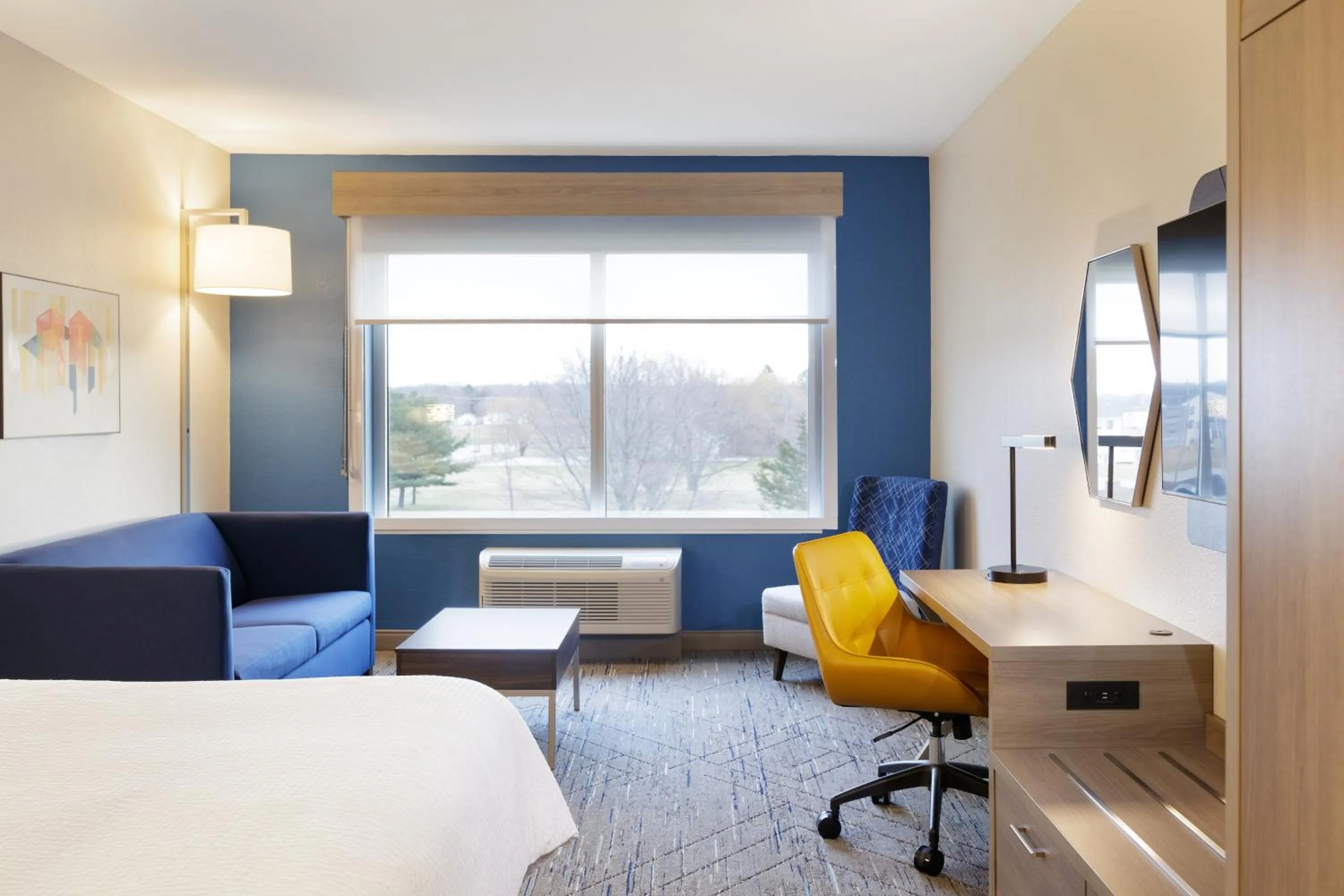 Bed in Holiday Inn Express Hotel & Suites Los Angeles Airport Hawthorne by IHG