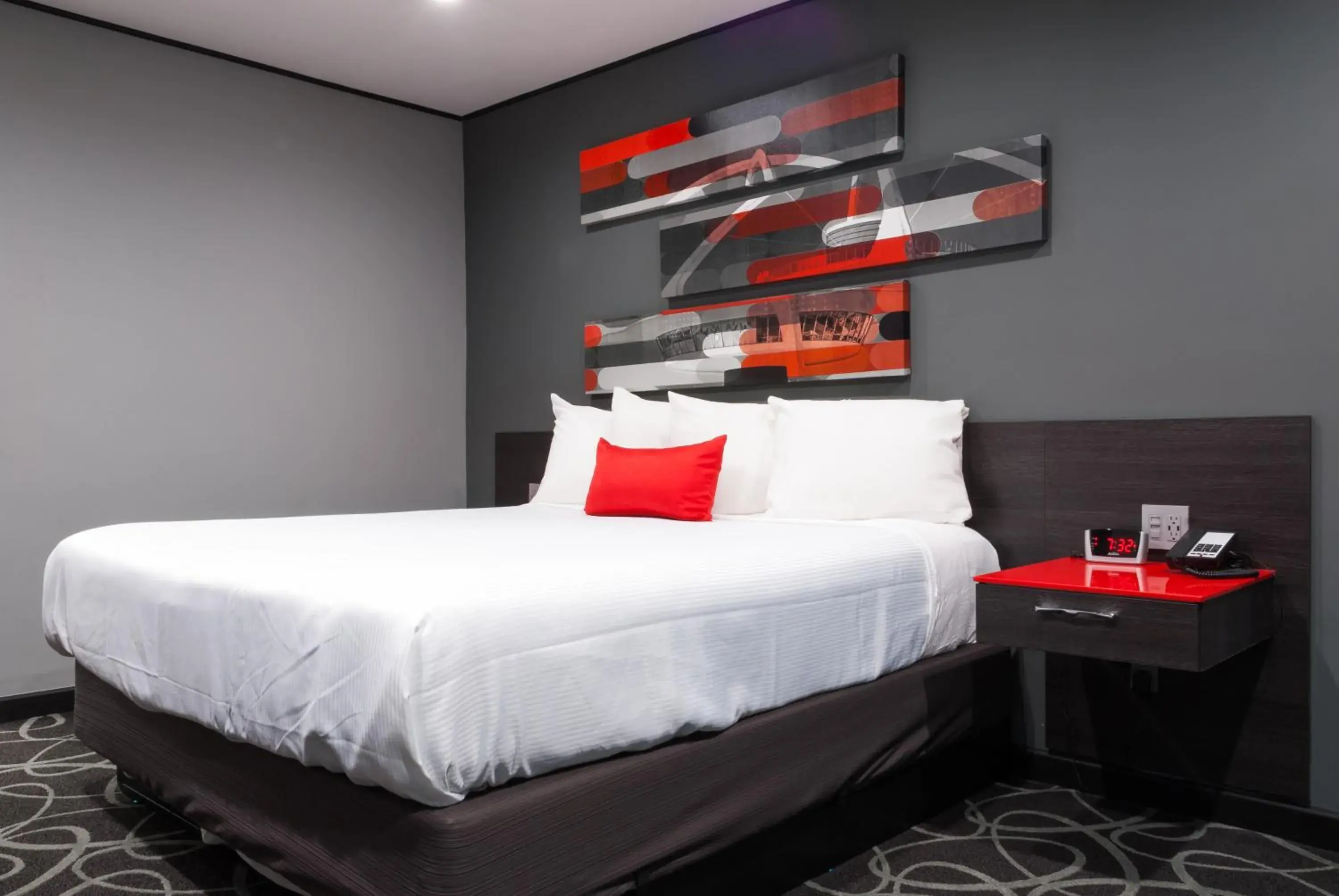 Bedroom, Bed in Astro Pasadena Hotel Bedroom, Bed in Astro Pasadena Hotel