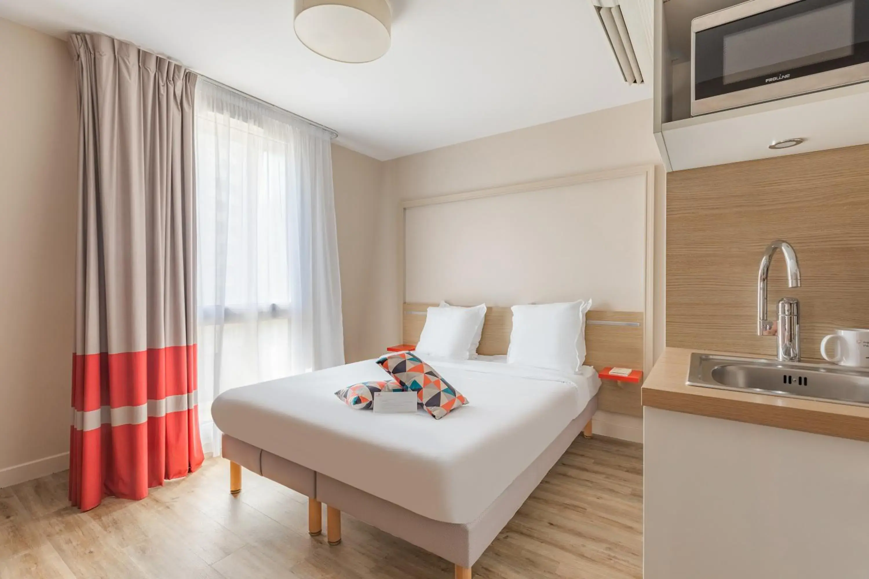 Bed in Appart'City Confort Bordeaux Chartrons Bed in Appart'City Confort Bordeaux Chartrons