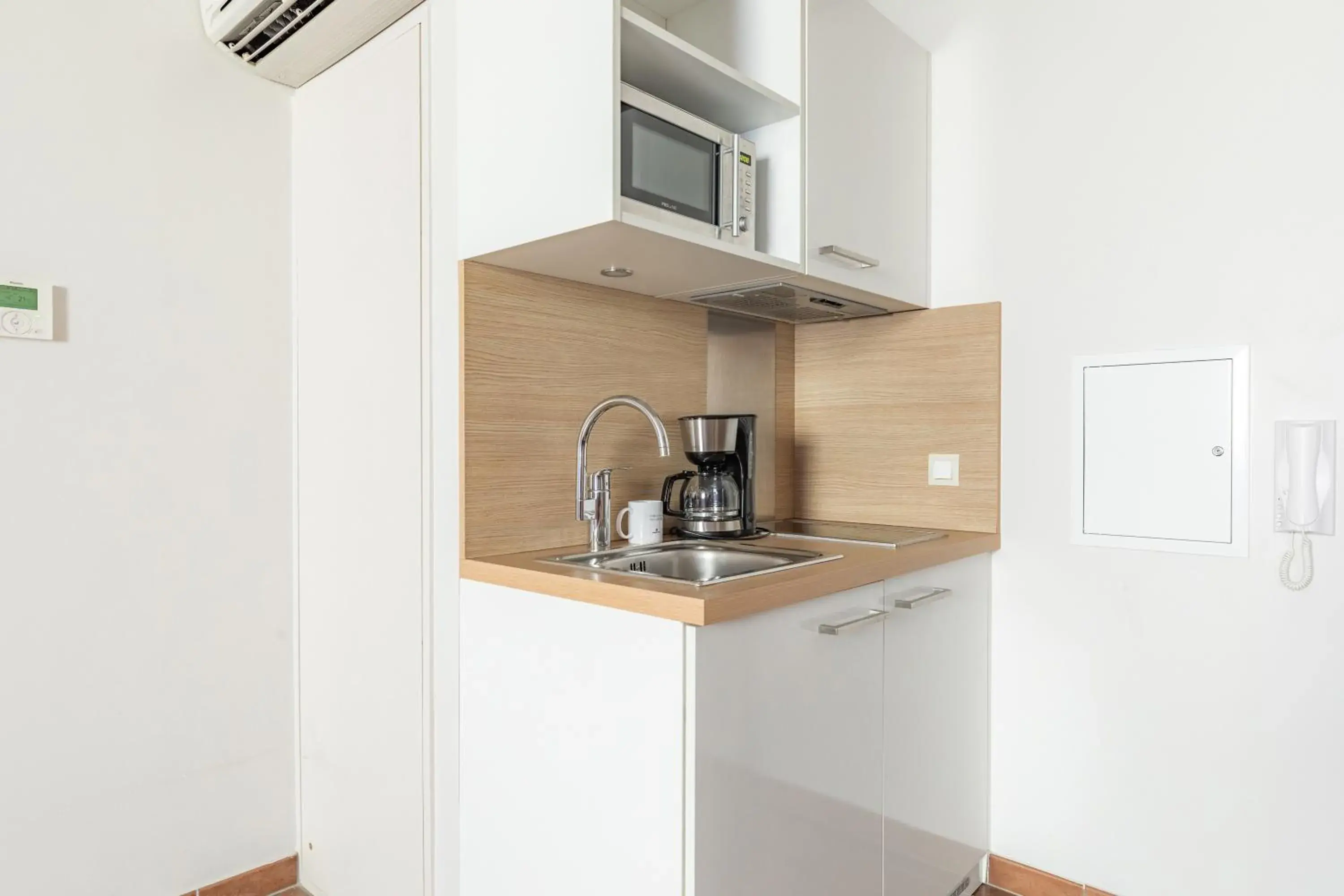 Coffee/tea facilities in Appart'City Confort Bordeaux Chartrons Coffee/tea facilities in Appart'City Confort Bordeaux Chartrons