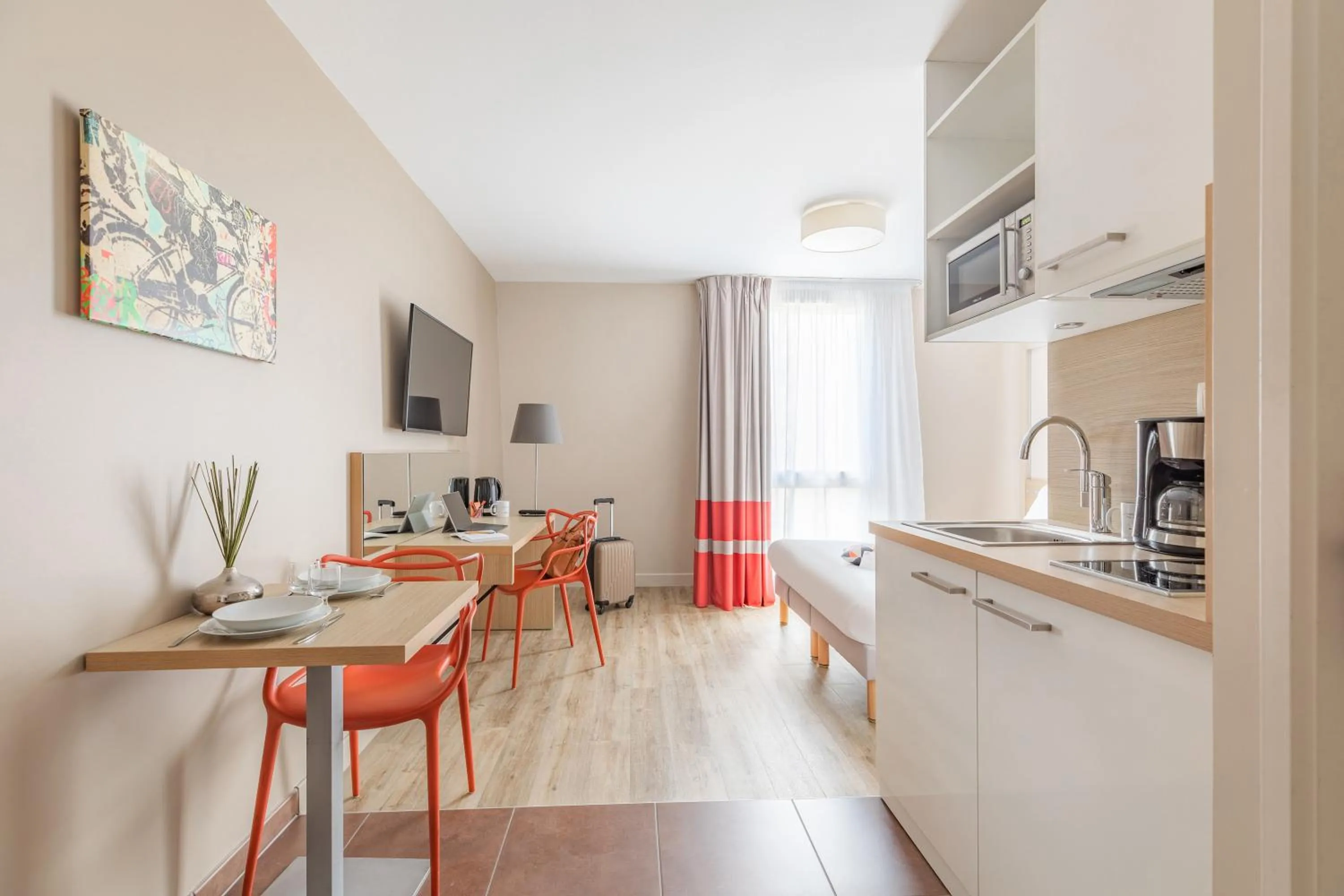 TV and multimedia in Appart'City Confort Bordeaux Chartrons