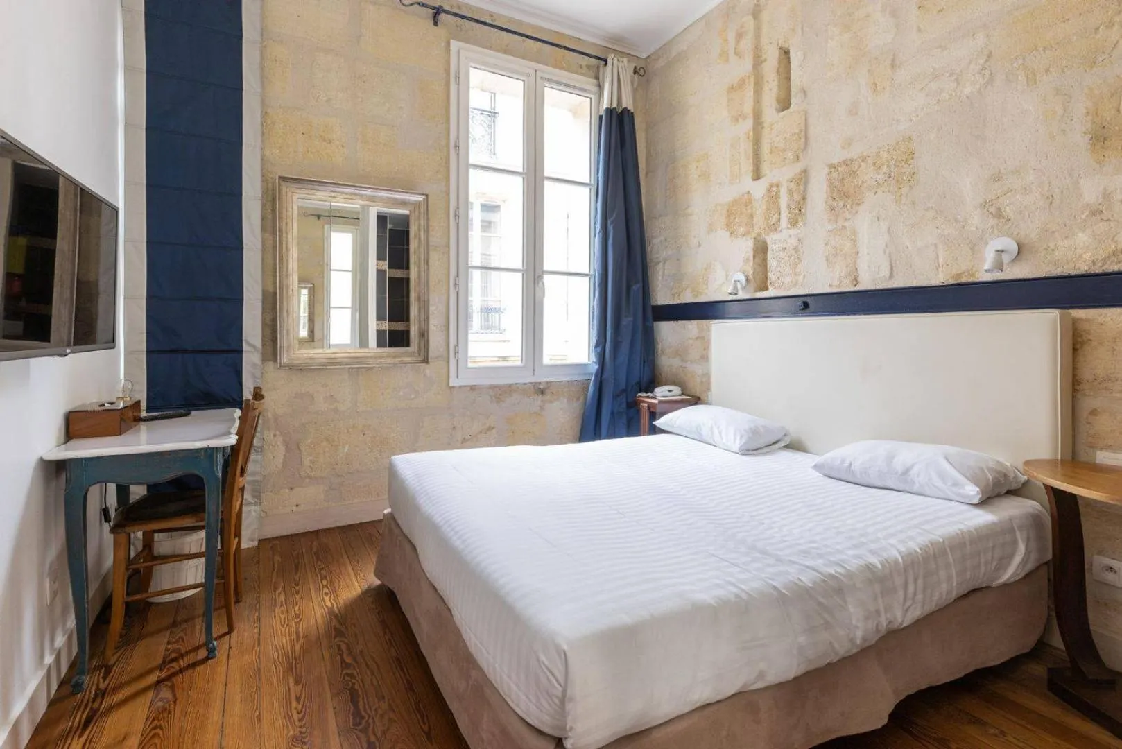 Bed in Hôtel La Tour Intendance