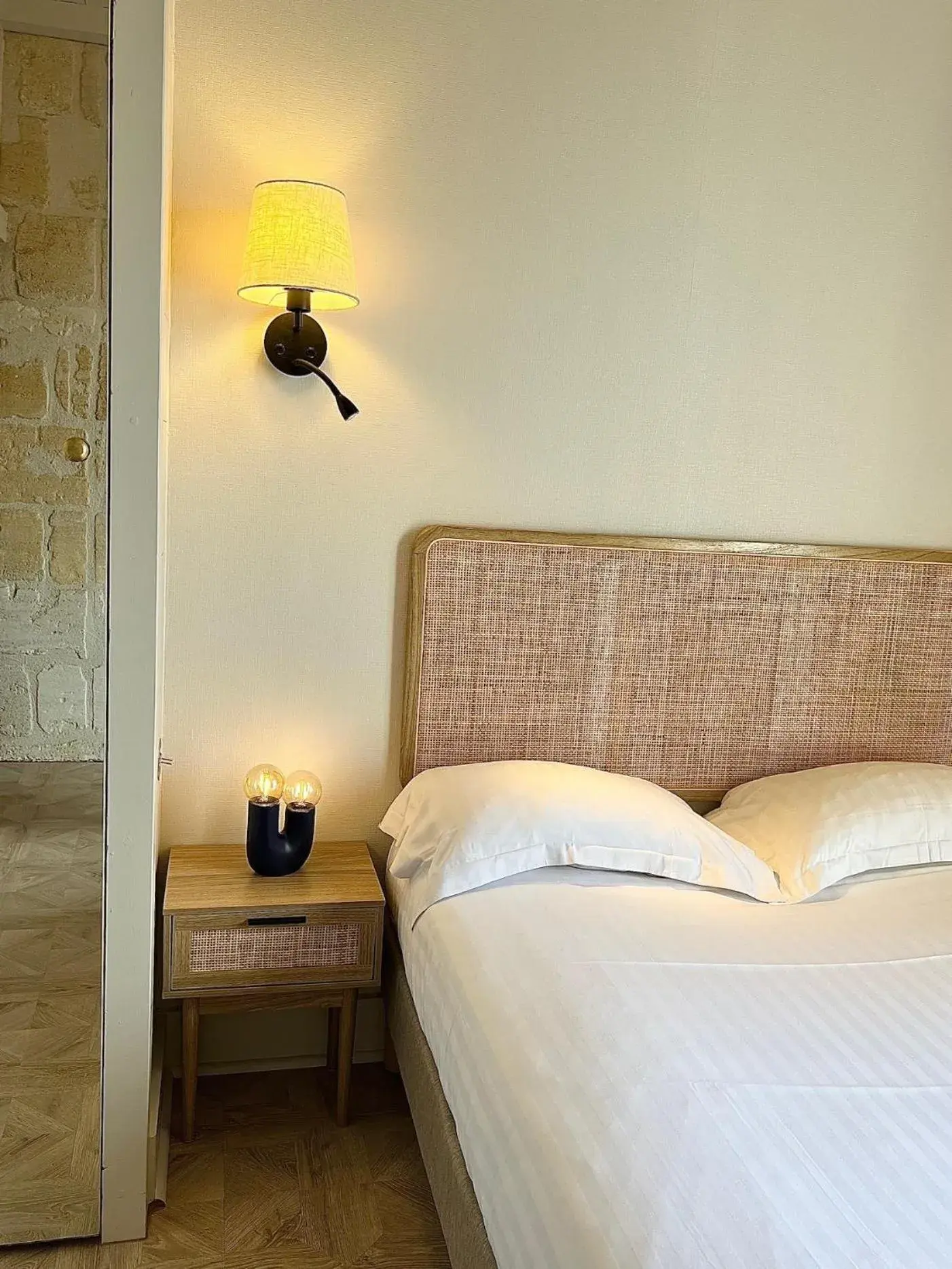 Property building, Bed in Hôtel La Tour Intendance Property building, Bed in Hôtel La Tour Intendance