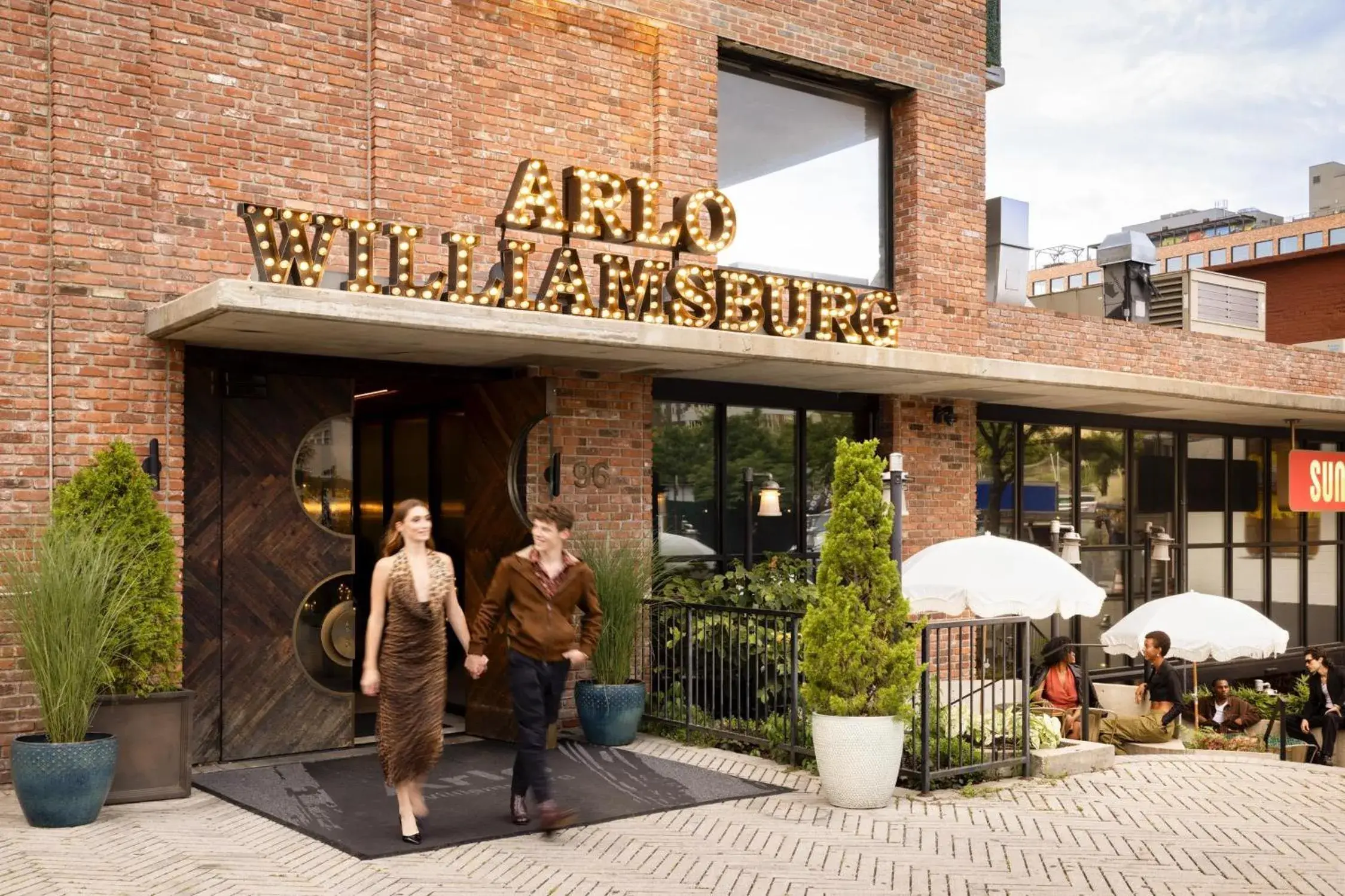 Arlo Williamsburg Arlo Williamsburg