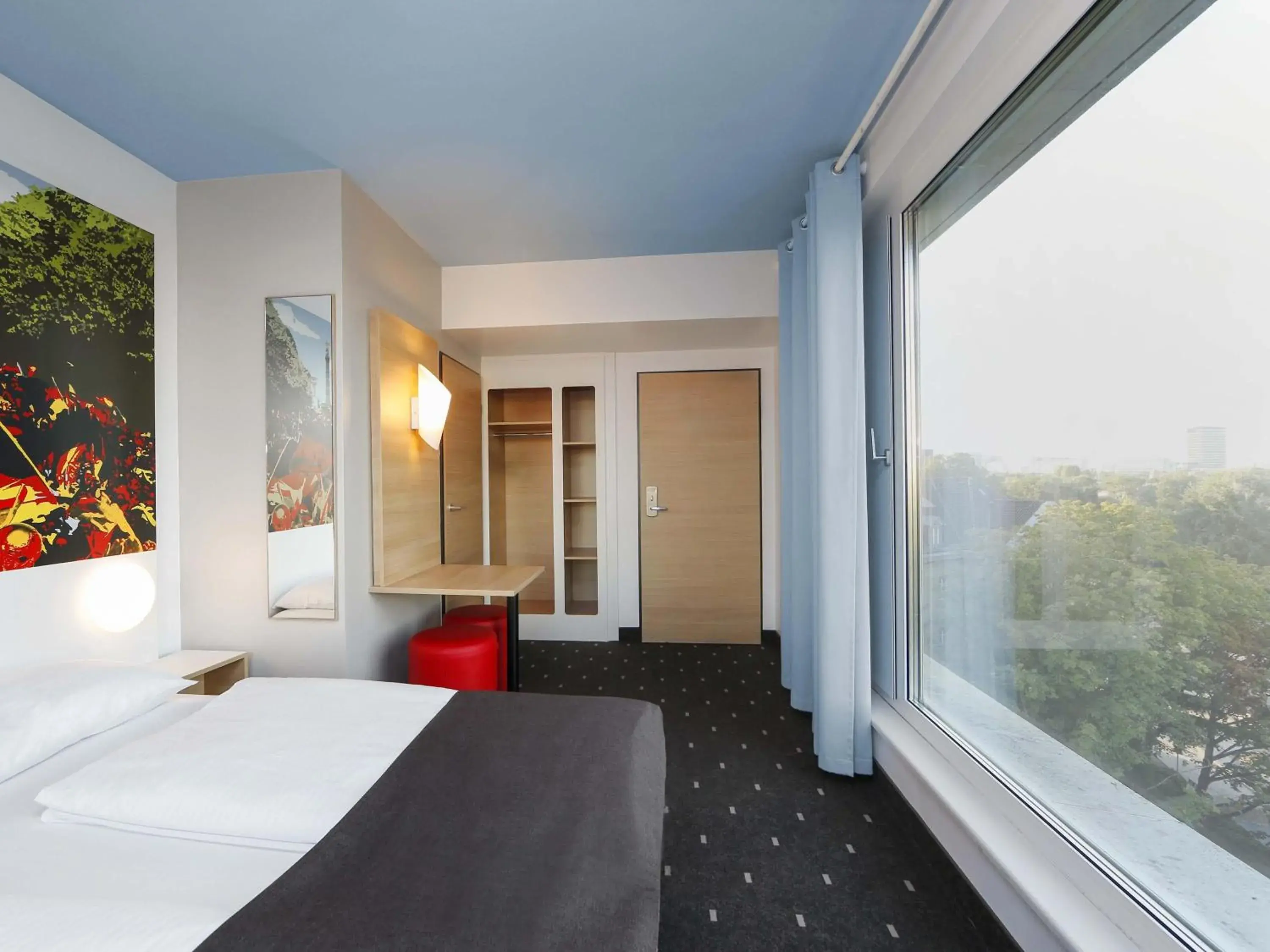 Photo of the whole room, Bed in B&B Hotel Berlin-Tiergarten Photo of the whole room, Bed in B&B Hotel Berlin-Tiergarten