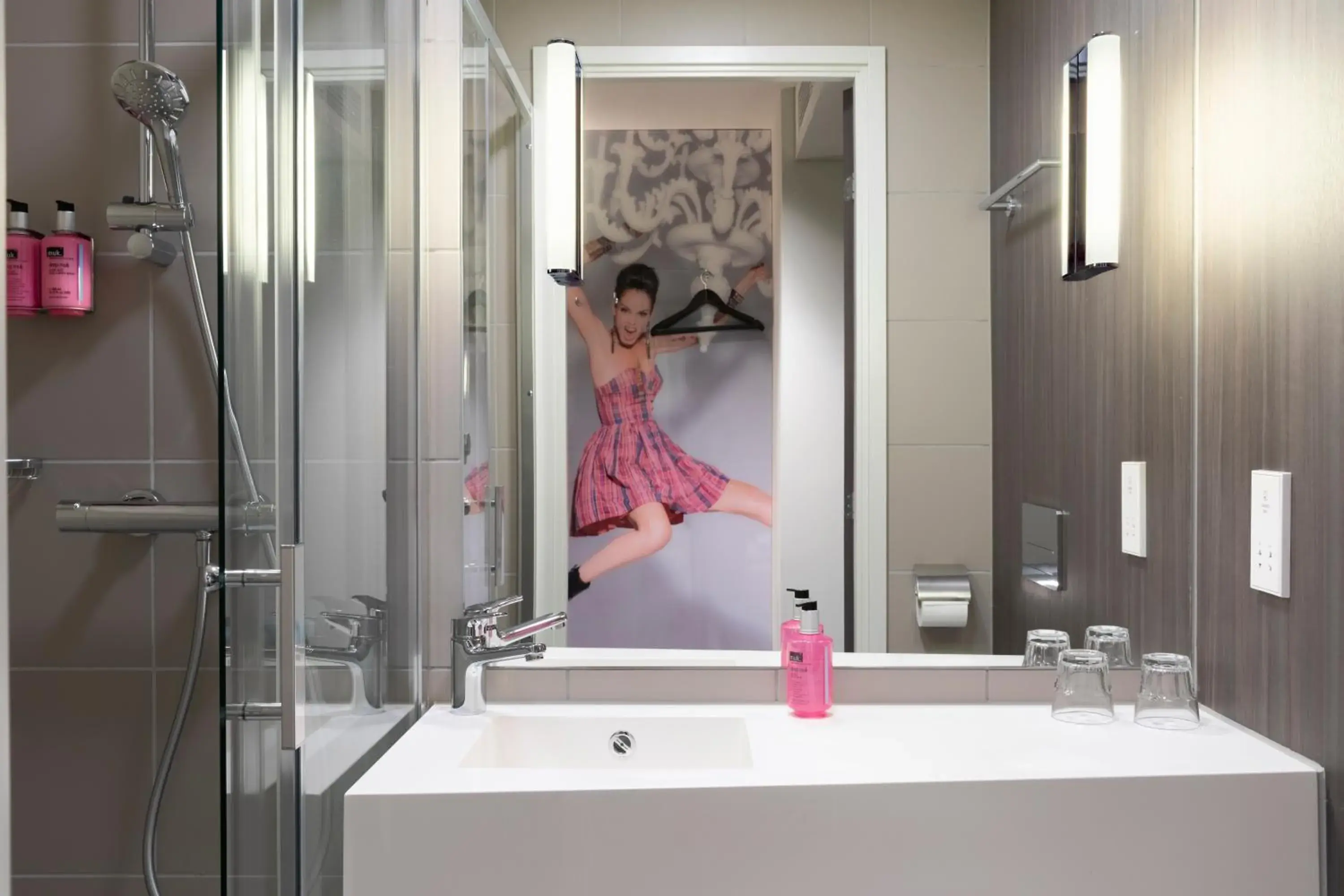 Bathroom in Moxy London Excel Bathroom in Moxy London Excel