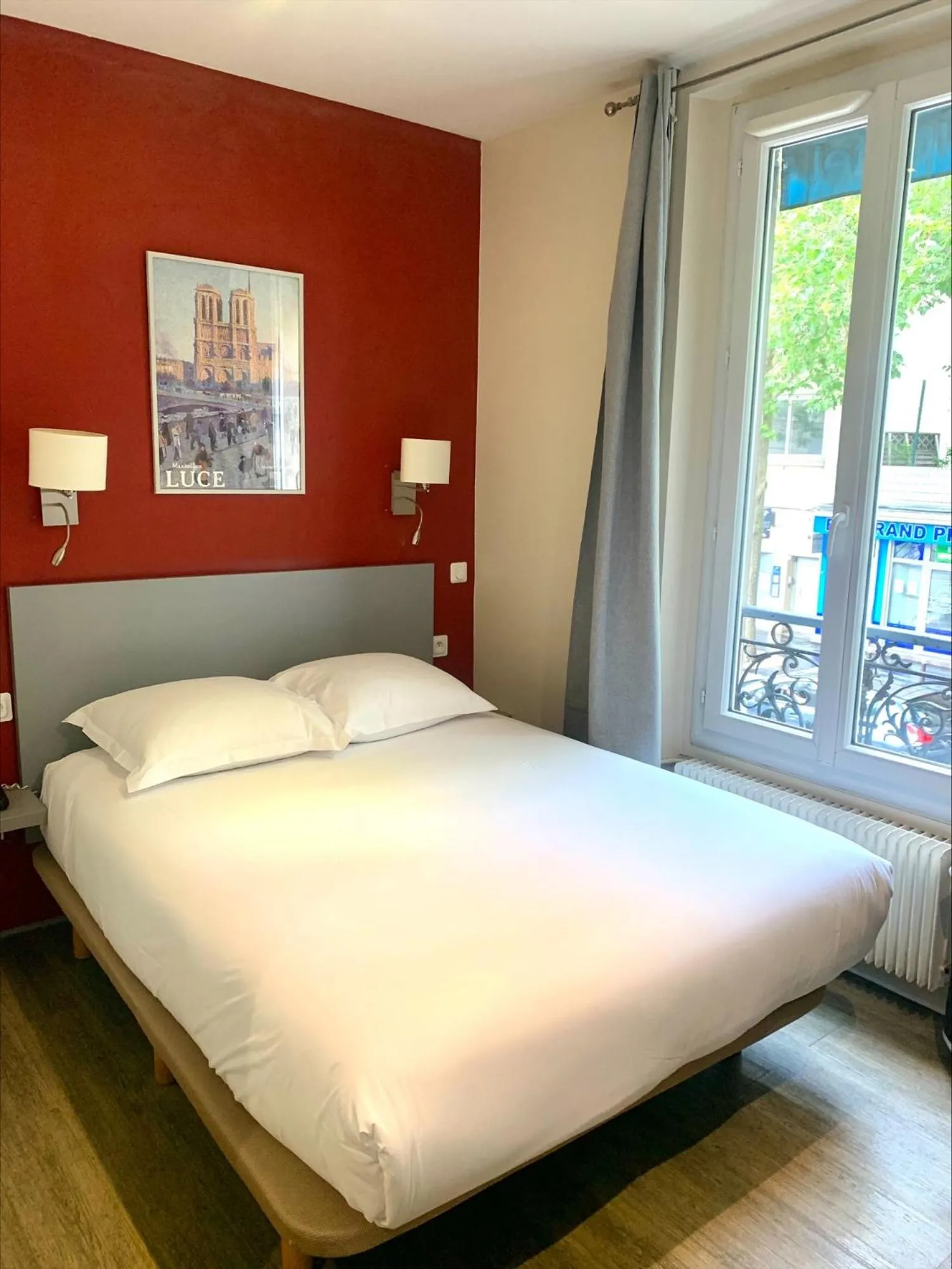 Bedroom, Bed in Hipotel Belgrand Edith Piaf