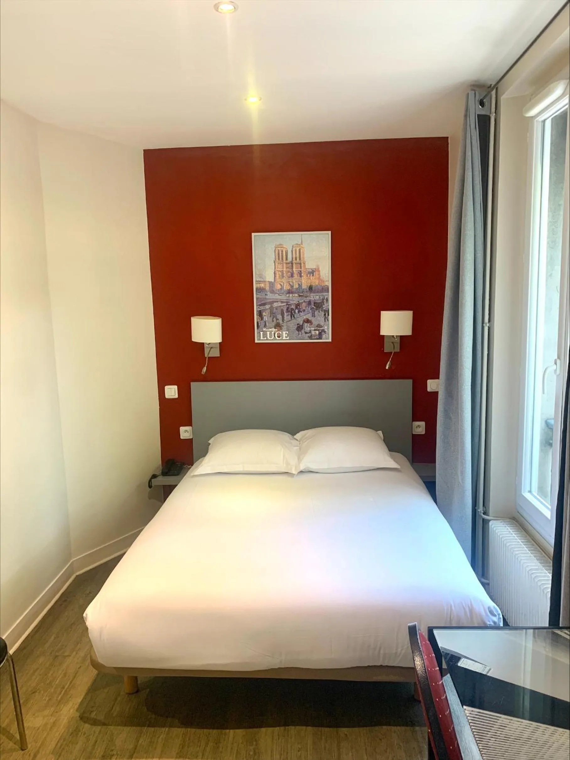 Bedroom, Bed in Hipotel Belgrand Edith Piaf