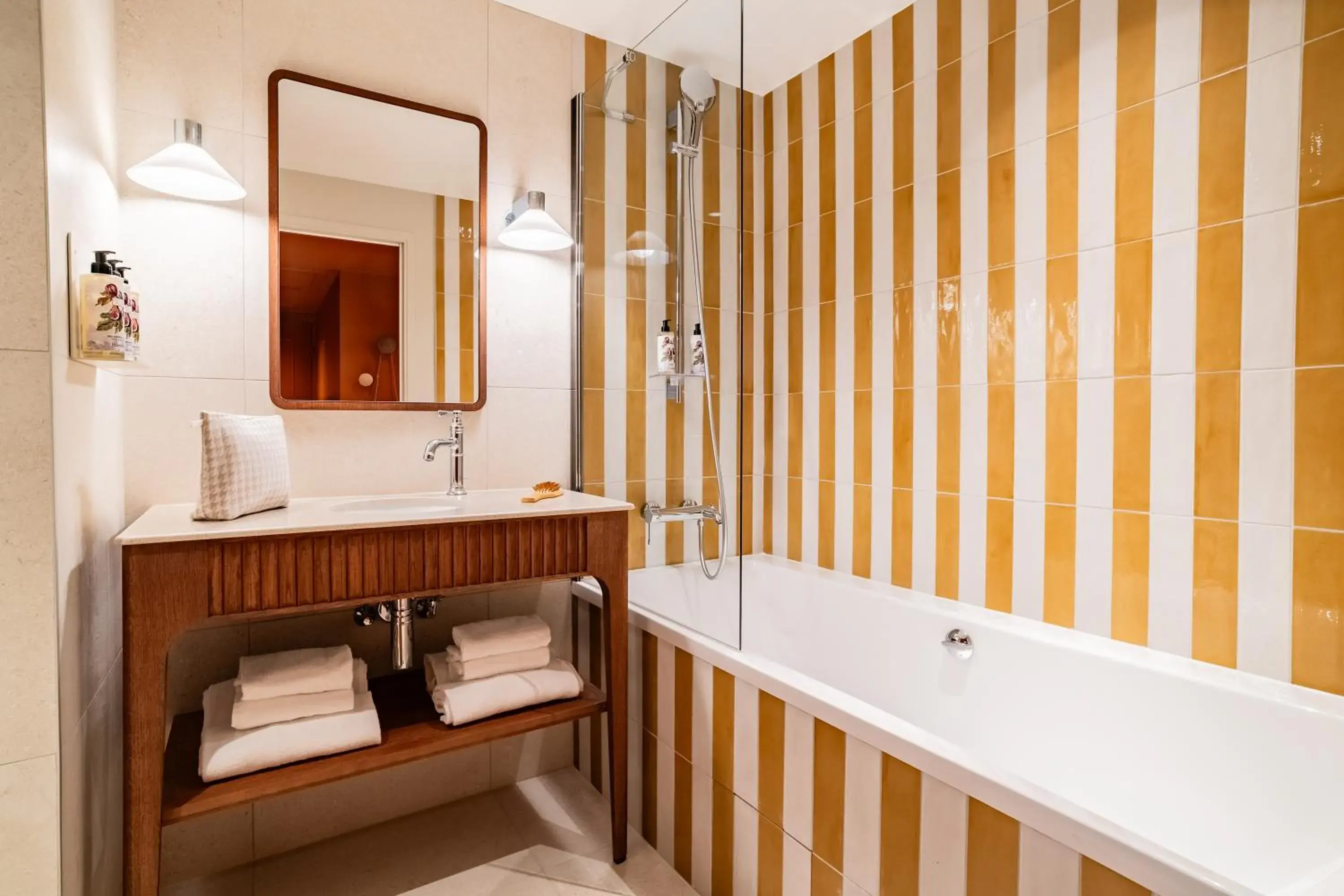 Bathroom in Hôtel Lepoussin Bathroom in Hôtel Lepoussin