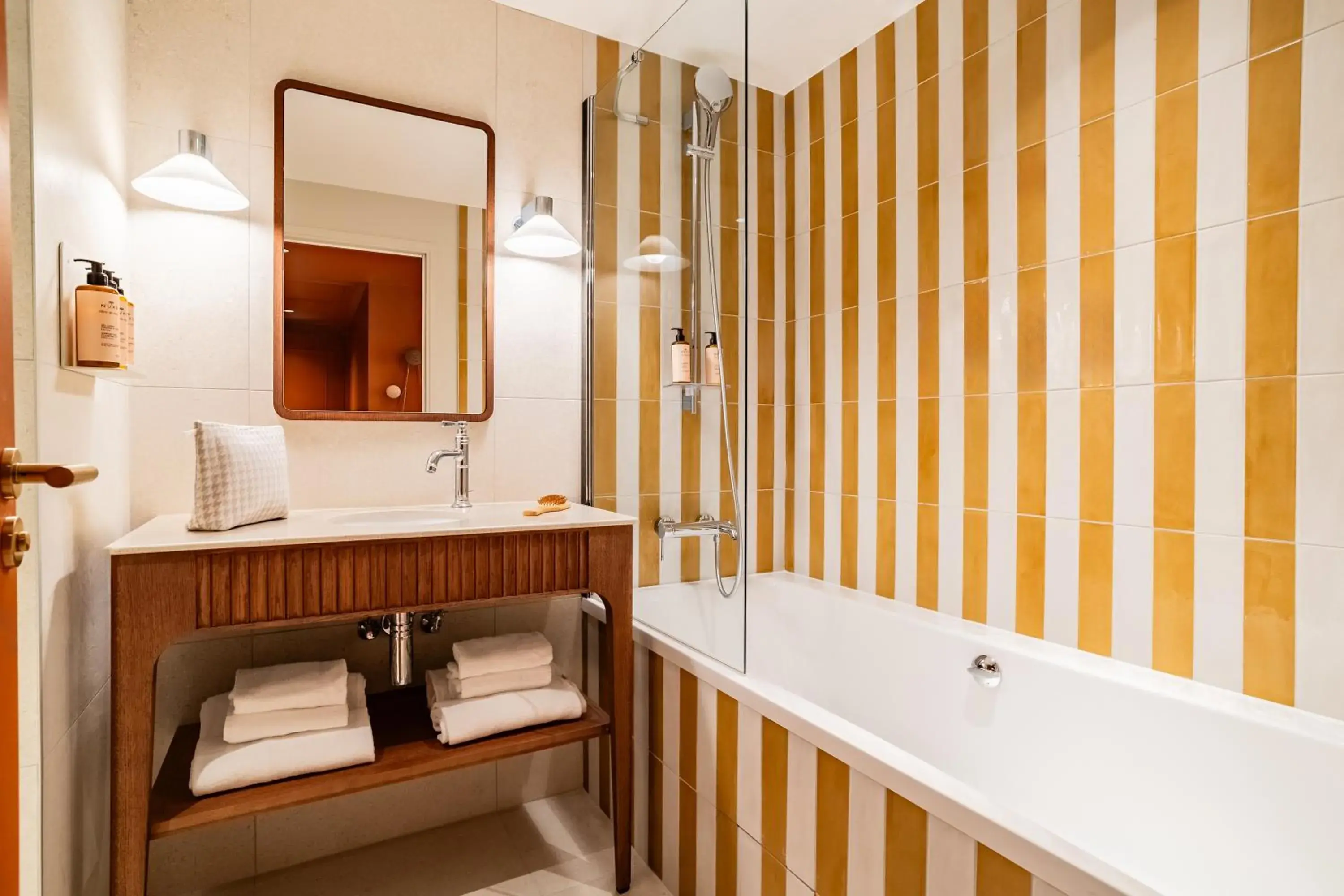 Bathroom in Hôtel Lepoussin Bathroom in Hôtel Lepoussin