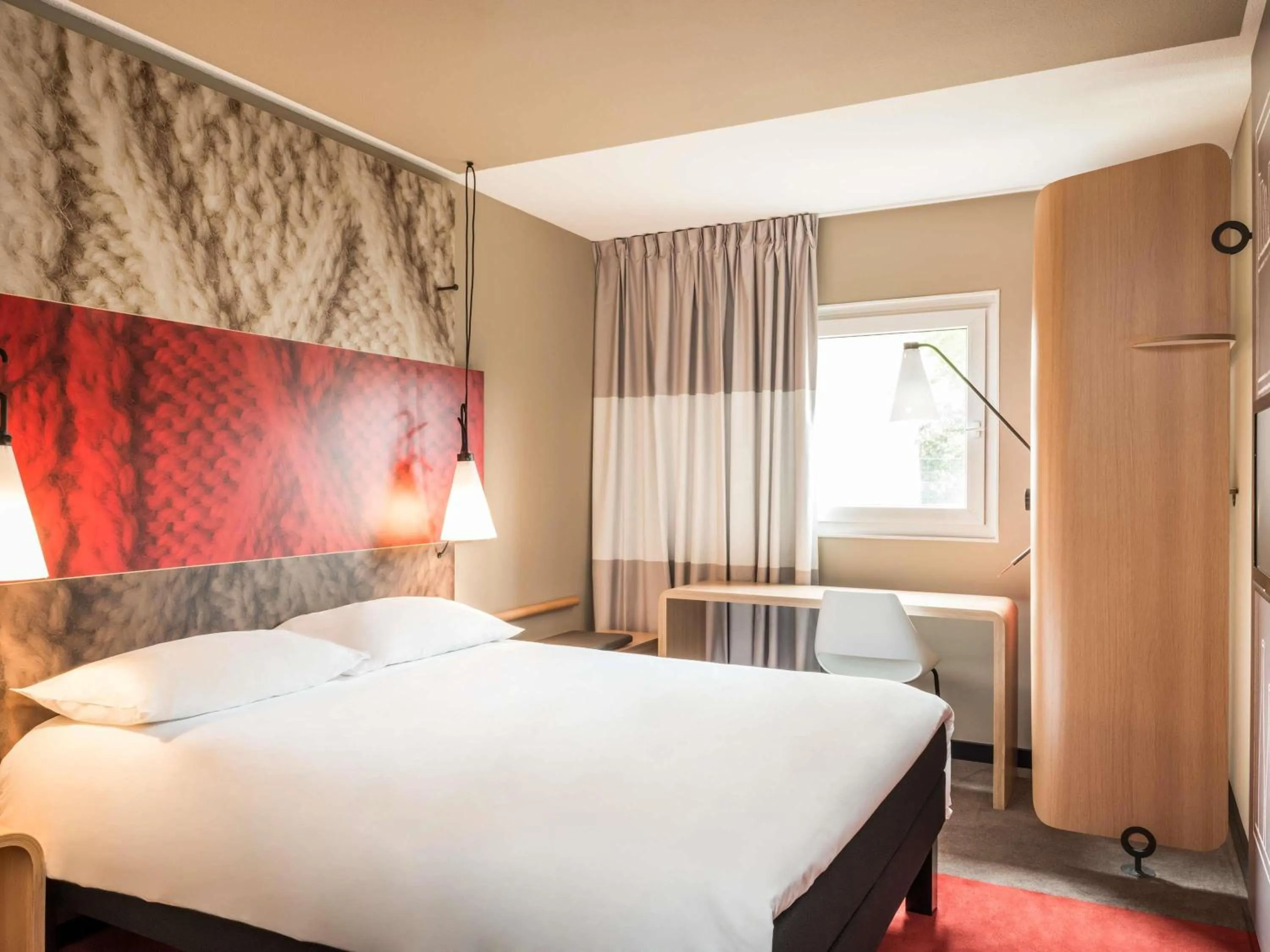 Bedroom, Bed in ibis London Excel-Docklands