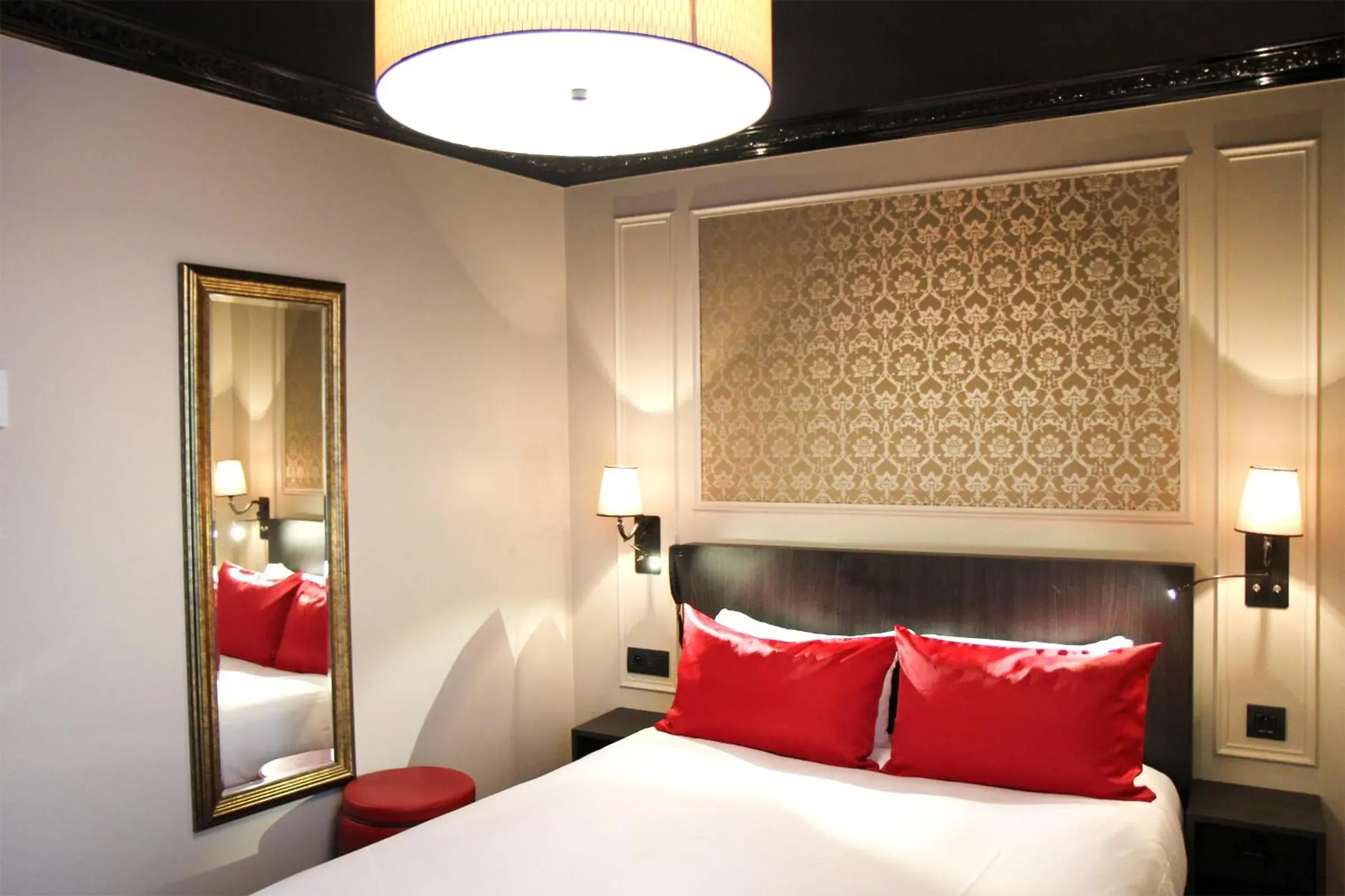 Bed in Best Western Le Montmartre – Saint Pierre Bed in Best Western Le Montmartre – Saint Pierre
