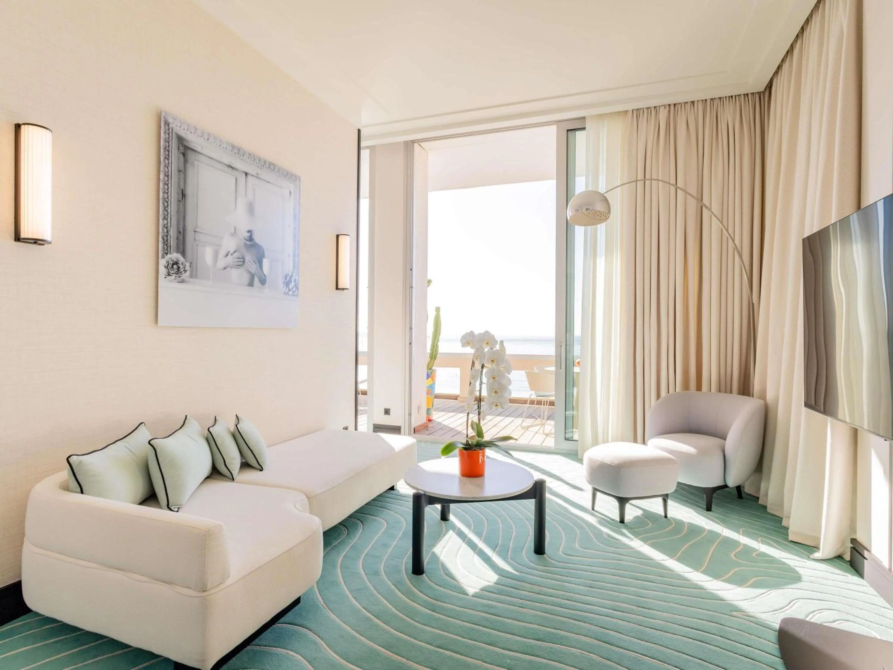 Bedroom in Mondrian Cannes