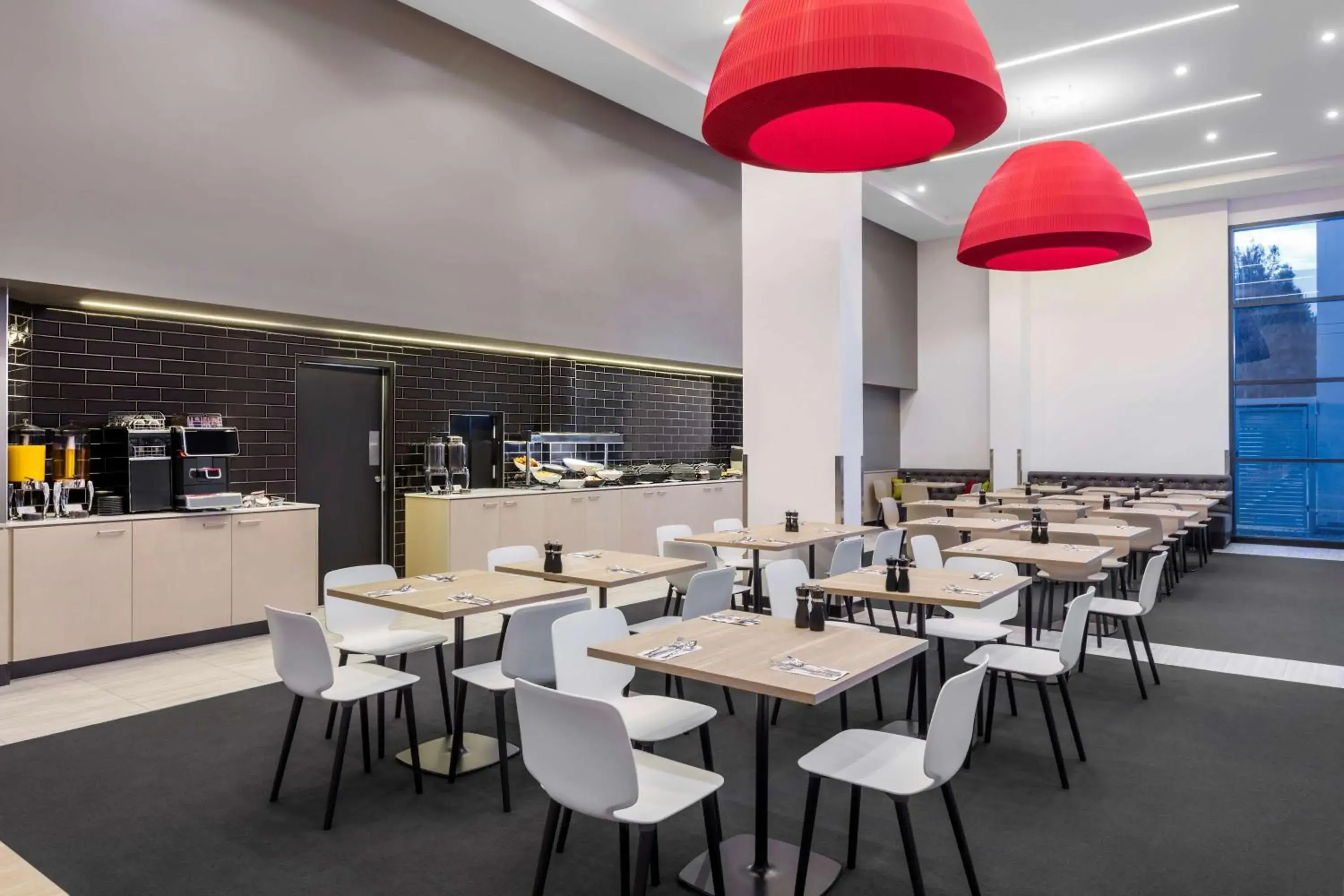 Restaurant/places to eat in Travelodge Hotel Sydney Airport Restaurant/places to eat in Travelodge Hotel Sydney Airport