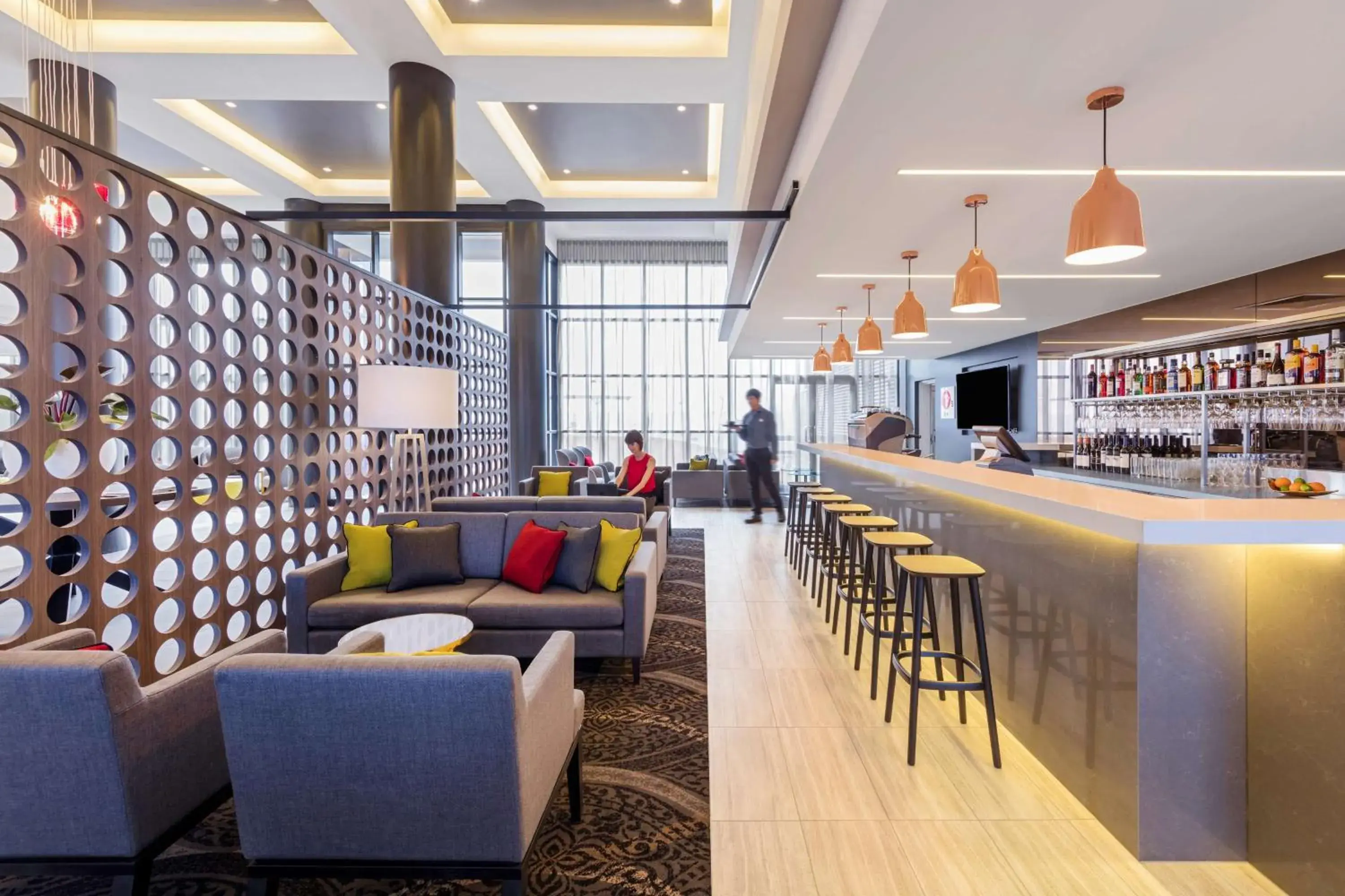 Lounge or bar in Travelodge Hotel Sydney Airport Lounge or bar in Travelodge Hotel Sydney Airport